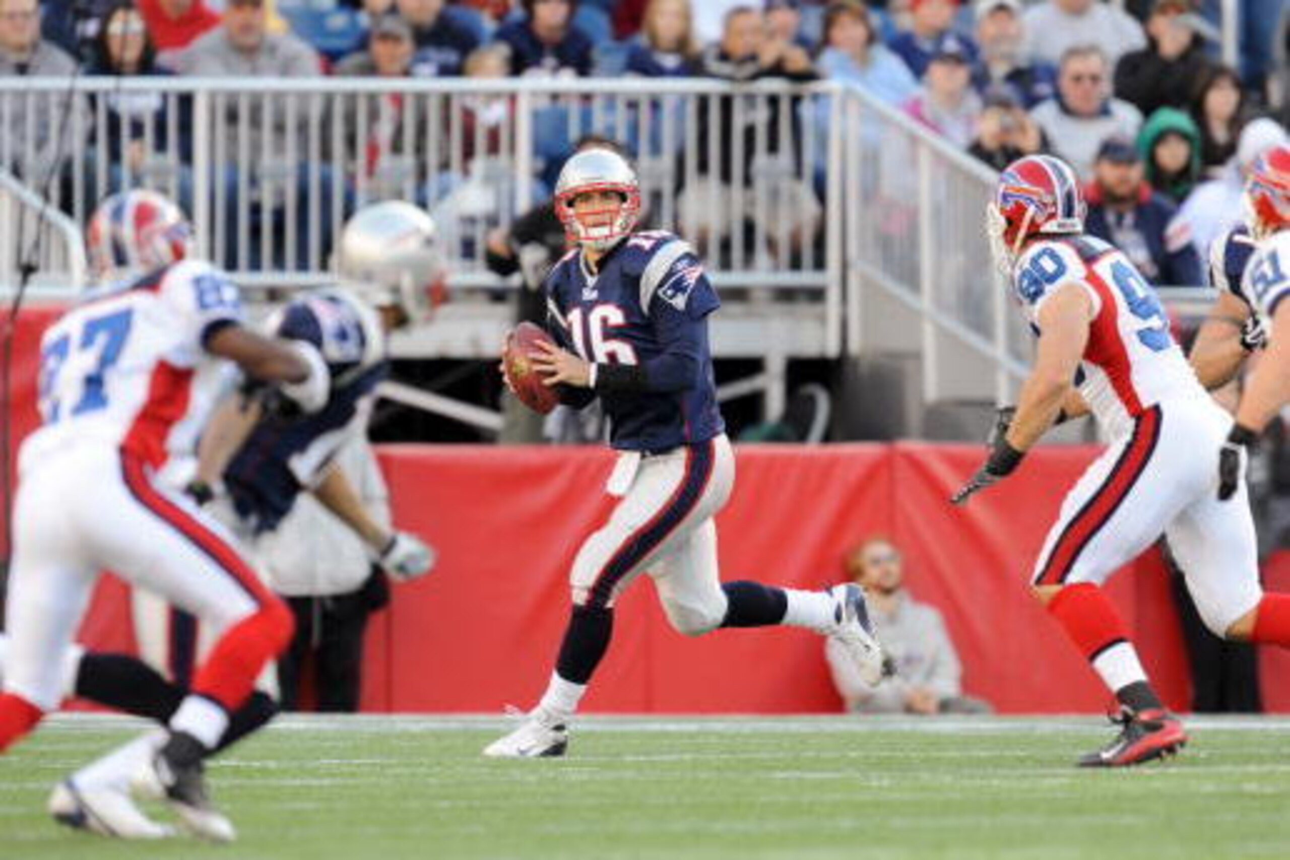 FOXBORO, MA - NOVEMBER 09: Quarterback Matt Cassel #16 of the New England Patriots looks to pass against the Buffalo Bills on November 9, 2008 at Gillette Stadium in Foxboro, Massachusetts. The Patriots defeated the Bills 20-10. (Photo by Rob Tringali/Spo