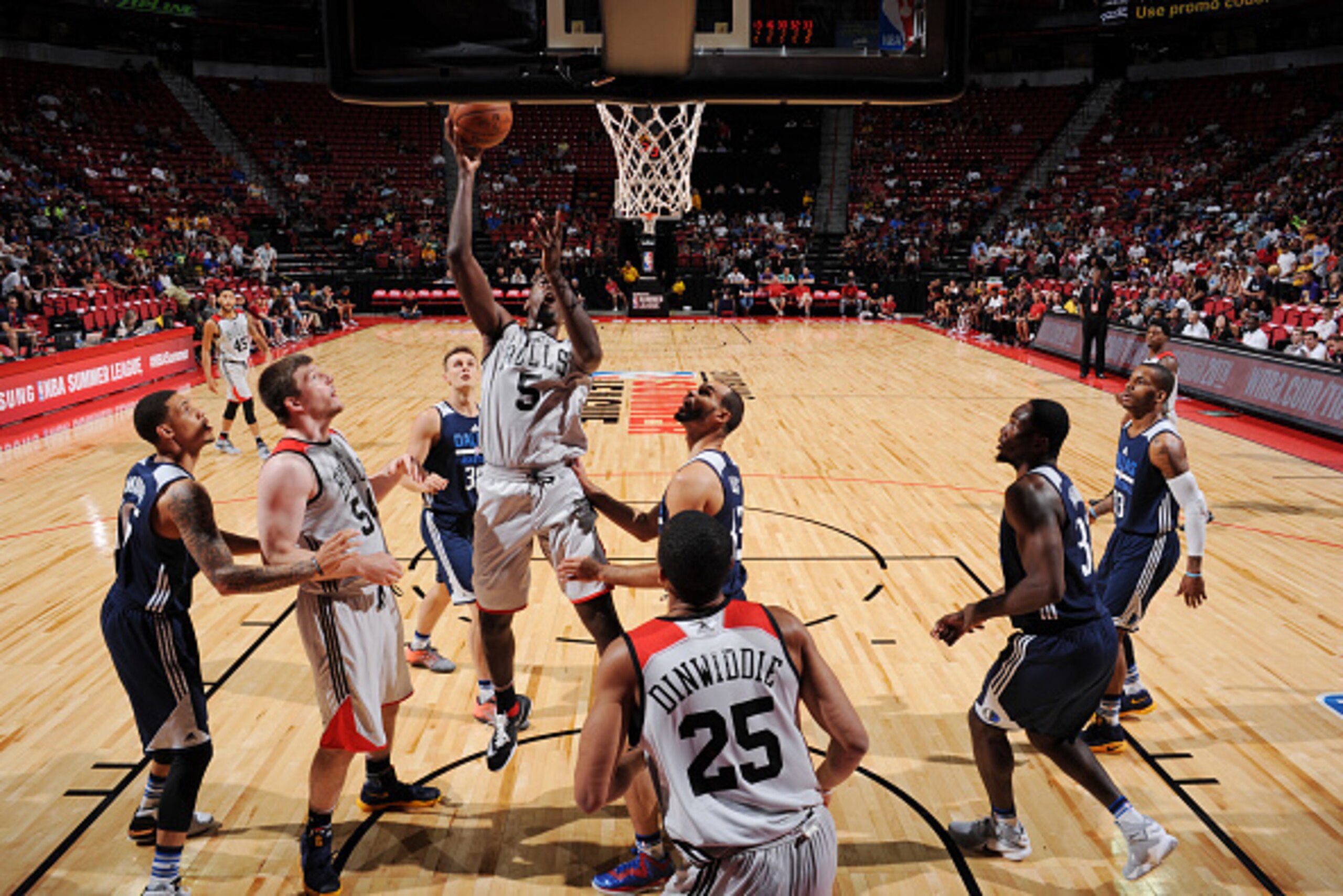 LAS VEGAS, NV - JULY 14:  Bobby Portis #5 of the Chicago Bulls shoots the ball against the Dallas Mavericks during the 2016 NBA Las Vegas Summer League game on July 14, 2016 at Thomas & Mack Center in Las Vegas, Nevada. NOTE TO USER: User expressly acknow