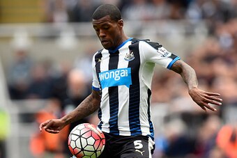 NEWCASTLE UPON TYNE, ENGLAND - MAY 15:  Georginio Wijnaldum of Newcastle United in action during the Premier League match between Newcastle United and Tottenham Hotspur at St James' Park on May 15, 2016 in Newcastle upon Tyne, England.  (Photo by Stu Fors