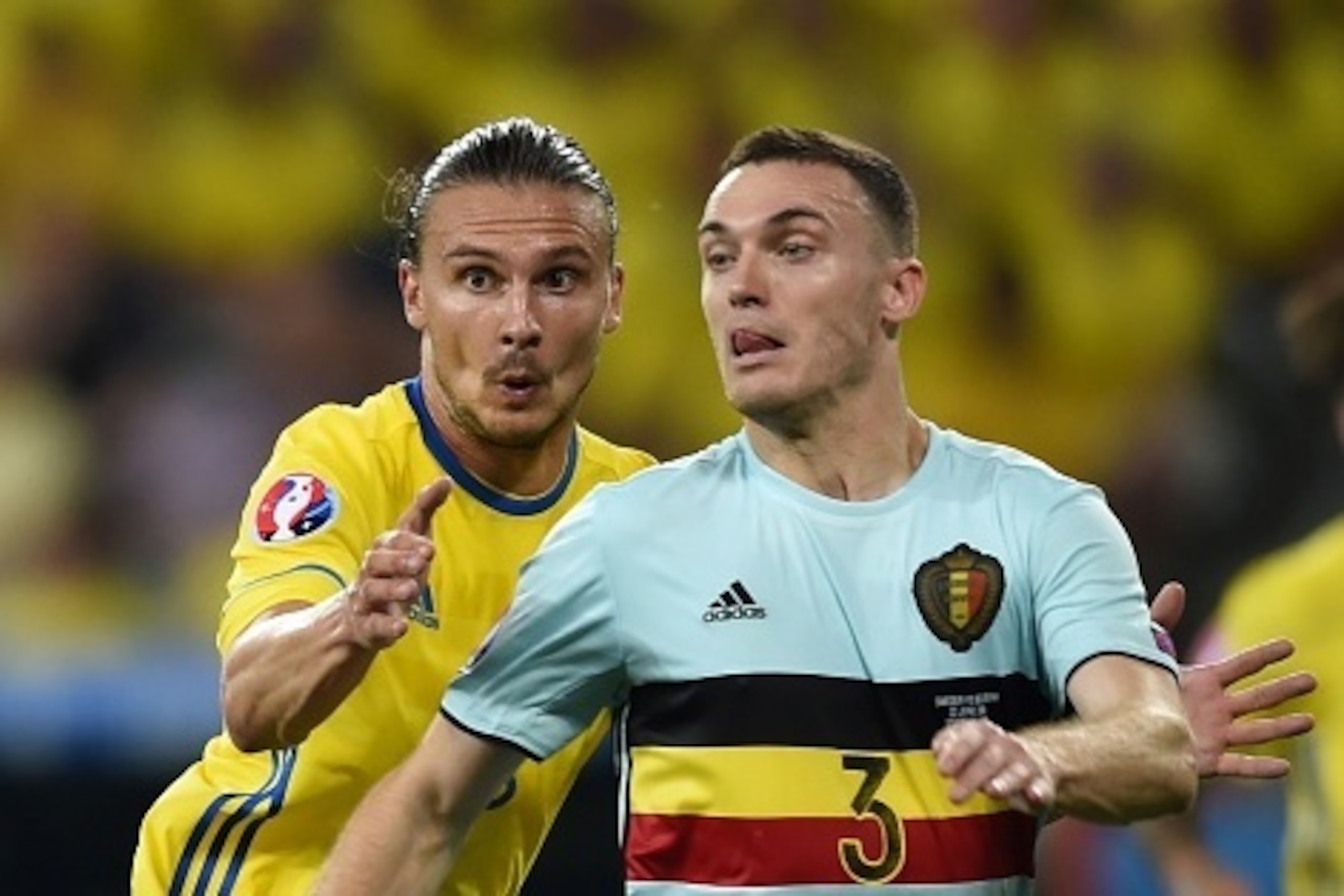 Sweden's defender Erik Johansson vies for the ball against Belgium's defender Thomas Vermaelen during the Euro 2016 group E football match between Sweden and Belgium at the Allianz Riviera stadium in Nice on June 22, 2016. / AFP / BULENT KILIC        (Pho