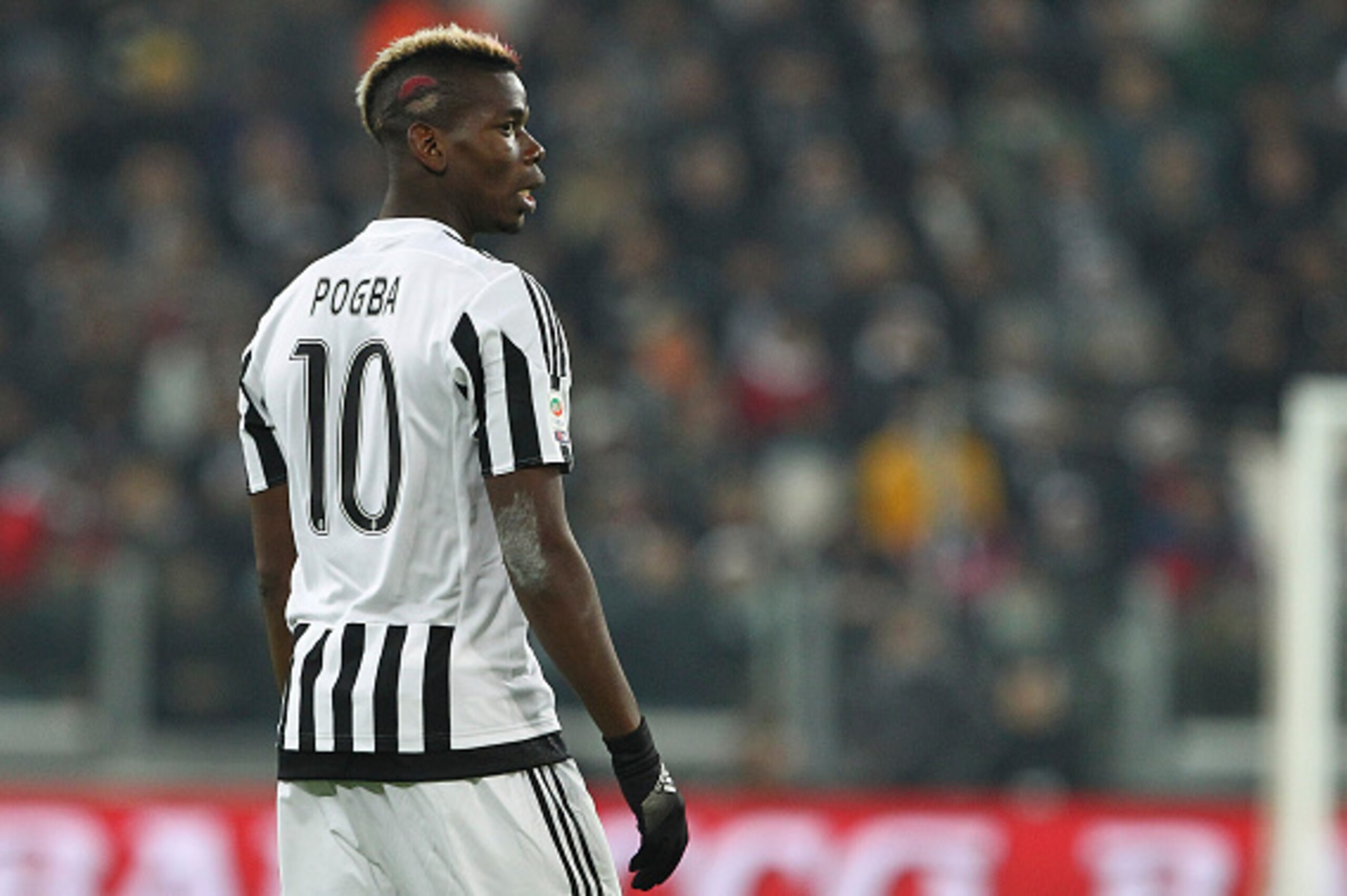 TURIN, ITALY - FEBRUARY 13:  Paul Pogba of Juventus FC looks on during the Serie A match between and Juventus FC and SSC Napoli at Juventus Arena on February 13, 2016 in Turin, Italy.  (Photo by Marco Luzzani/Getty Images)