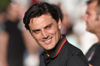 AC Milan's Italian head coach Vincenzo Montella smiles prior to the friendly football between Girondins de Bordeaux and AC Milan on July 16, 2016 at the Armandie stadium in Agen, southwestern France.  / AFP / NICOLAS TUCAT        (Photo credit should read