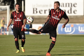 AC Milan's French forward Jeremy Menez (R) controls the ball during the friendly football between Bordeaux and AC Milan on July 16, 2016 at the Armandie stadium in Agen, southwestern France.  / AFP / NICOLAS TUCAT        (Photo credit should read NICOLAS 