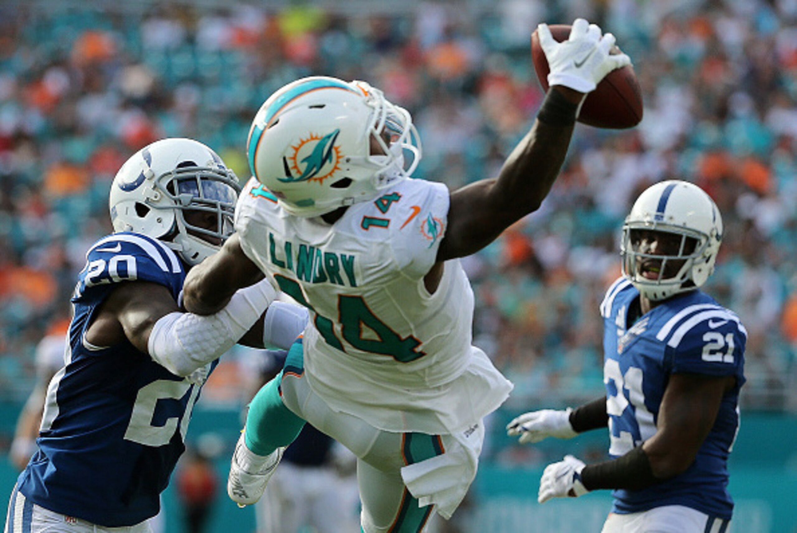 MIAMI GARDENS, FL - DECEMBER 27: Jarvis Landry #14 of the Miami Dolphins makes a one handed catch during a game against the Indianapolis Colts at Sun Life Stadium on December 27, 2015 in Miami Gardens, Florida. (Photo by Mike Ehrmann/Getty Images) MIAMI GARDENS, FL - DECEMBER 27: Jarvis Landry #14 of the Miami Dolphins makes a one handed catch during a game against the Indianapolis Colts at Sun Life Stadium on December 27, 2015 in Miami Gardens, Florida. (Photo by Mike Ehrmann/Getty Images)