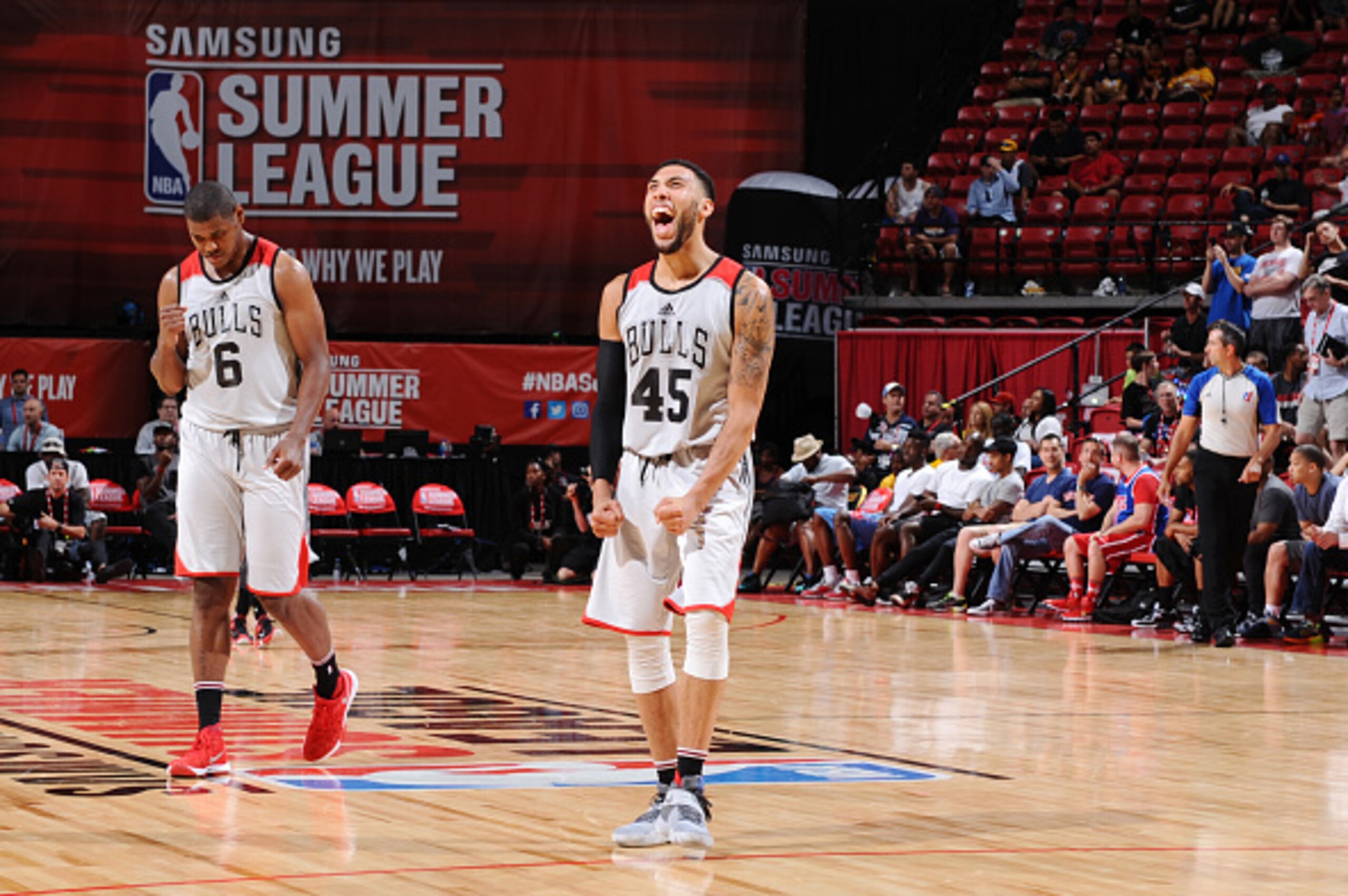 LAS VEGAS, NV - JULY 17: Denzel Valentine #45 of the Chicago Bulls celebrates with his teammates during the game against the Cleveland Cavaliers during the 2016 NBA Las Vegas Summer League game on July 17, 2016 at the Thomas & Mack Center in Las Vegas, N LAS VEGAS, NV - JULY 17: Denzel Valentine #45 of the Chicago Bulls celebrates with his teammates during the game against the Cleveland Cavaliers during the 2016 NBA Las Vegas Summer League game on July 17, 2016 at the Thomas & Mack Center in Las Vegas, N
