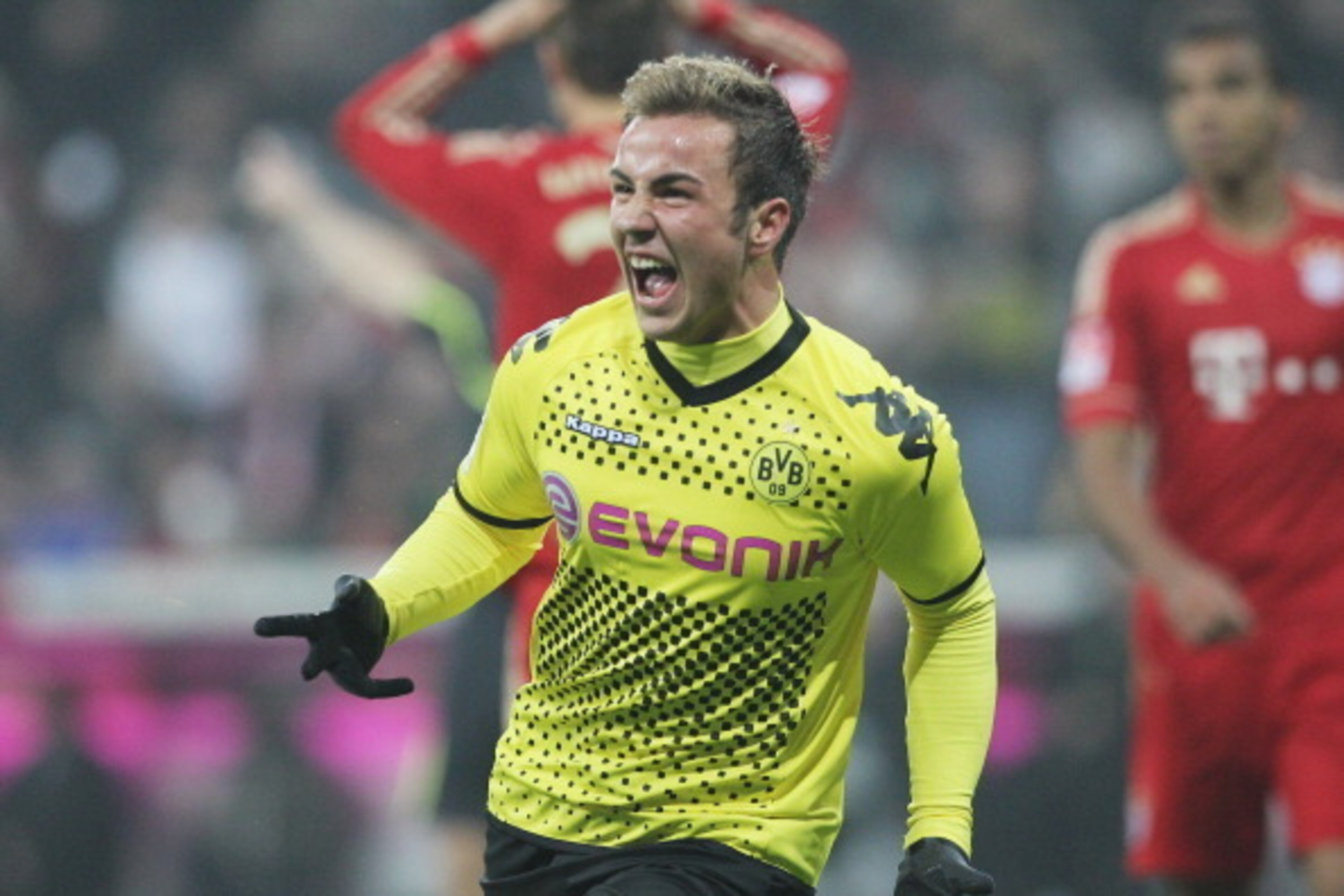 MUNICH, GERMANY - NOVEMBER 19:  Mario Goetze of Dortmund celebrates scoring the opening goal during the Bundesliga match between FC Bayern Muenchen and Borussia Dortmund at Allianz Arena on November 19, 2011 in Munich, Germany.  (Photo by Boris Streubel/G