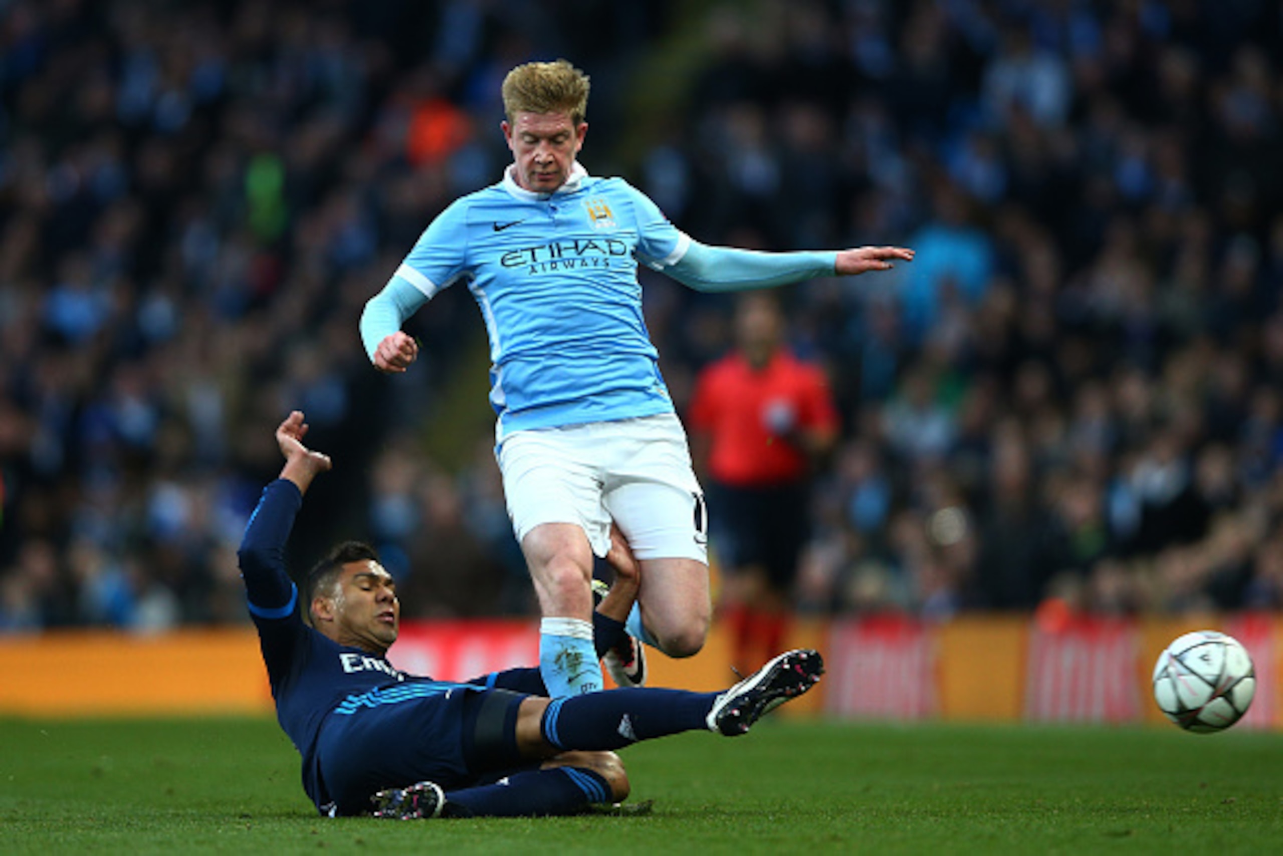 MANCHESTER, ENGLAND - APRIL 26: Kevin de Bruyne of Manchester City is tackled by Casemiro of Real Madrid CF during the UEFA Champions League Semi Final first leg match between Manchester City FC and Real Madrid at the Etihad Stadium on April 26, 2016 in MANCHESTER, ENGLAND - APRIL 26: Kevin de Bruyne of Manchester City is tackled by Casemiro of Real Madrid CF during the UEFA Champions League Semi Final first leg match between Manchester City FC and Real Madrid at the Etihad Stadium on April 26, 2016 in