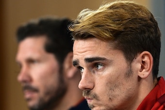 Atletico Madrid's French midfielder Antoine Griezmann (R) looks on next to Atletico Madrid's head coach Diego Simeone (L) during a press conference at Luz stadium in Lisbon, on December 7, 2015 on the eve of the UEFA Champions League Group C football matc