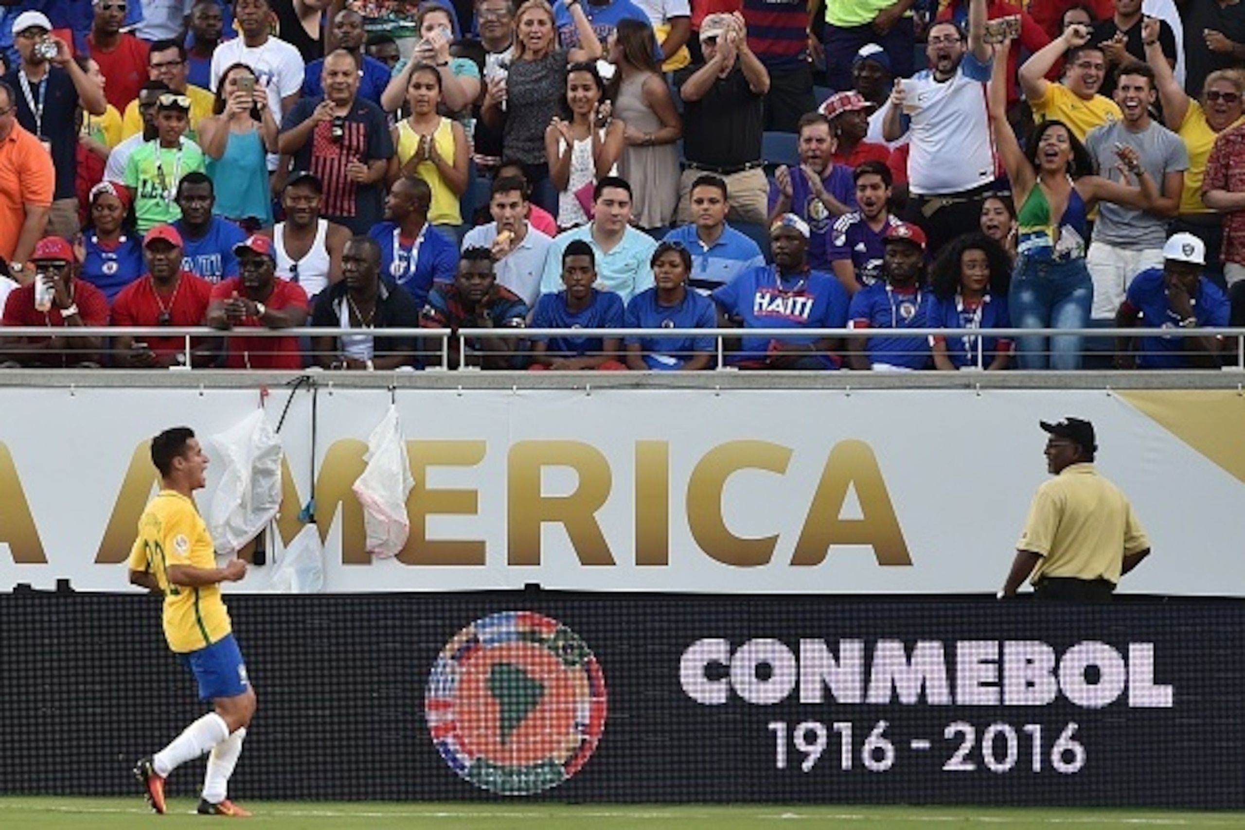 Brazil's Philippe Coutinho celebrates after scoring against Haiti during a Copa America Centenario football match in Orlando, Florida, United States, on June 8, 2016.  / AFP / Hector RETAMAL        (Photo credit should read HECTOR RETAMAL/AFP/Getty Images