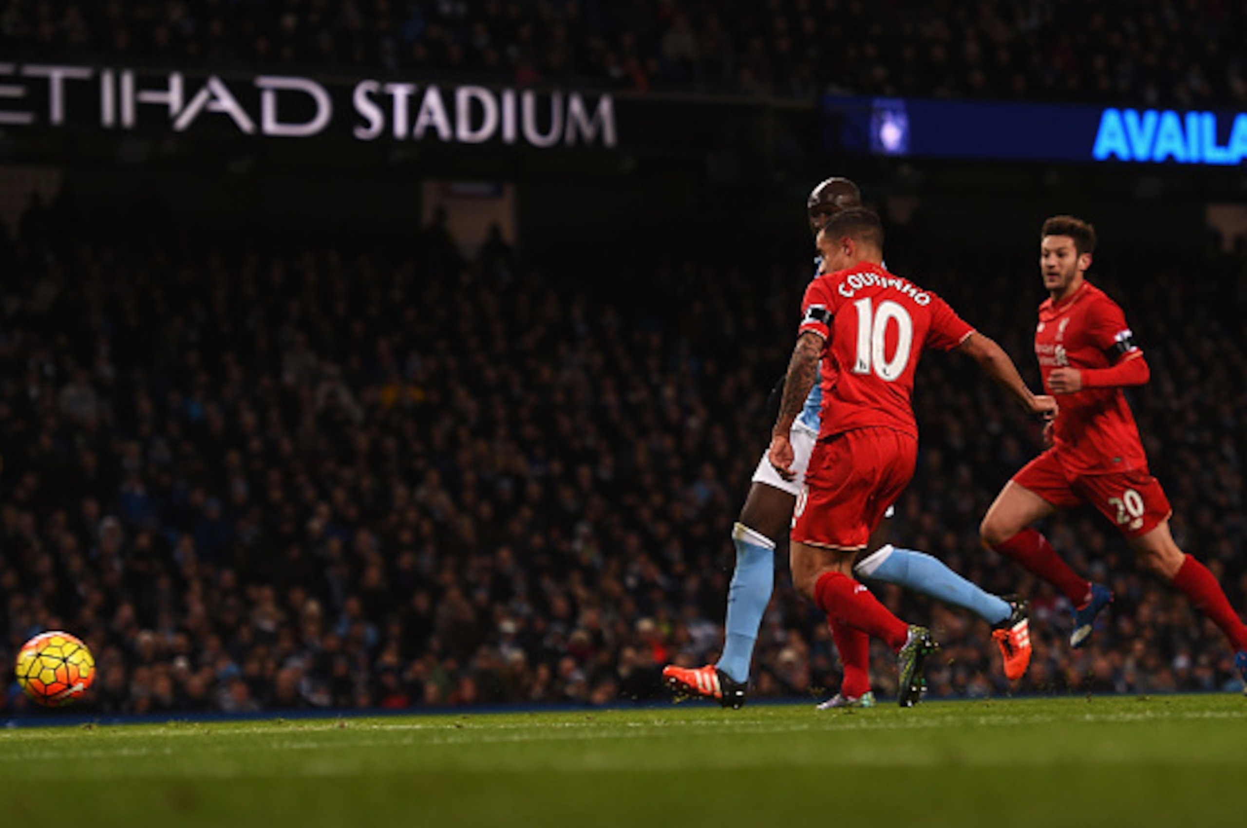 MANCHESTER, ENGLAND - NOVEMBER 21:  Philippe Coutinho of Liverpool scores his team's second goal  during the Barclays Premier League match between Manchester City and Liverpool at Etihad Stadium on November 21, 2015 in Manchester, England.  (Photo by Mich