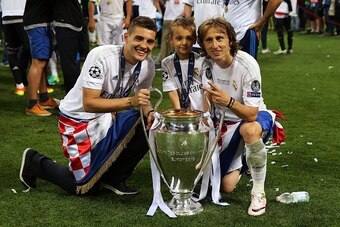 MILAN, ITALY - MAY 28: Mateo Kovacevic and Luka Modric of Real Madrid celebrate with the trophy following the UEFA Champions League Final between Real Madrid and Club Atletico de Madrid at Stadio Giuseppe Meazza on May 28, 2016 in Milan, Italy. (Photo by 
