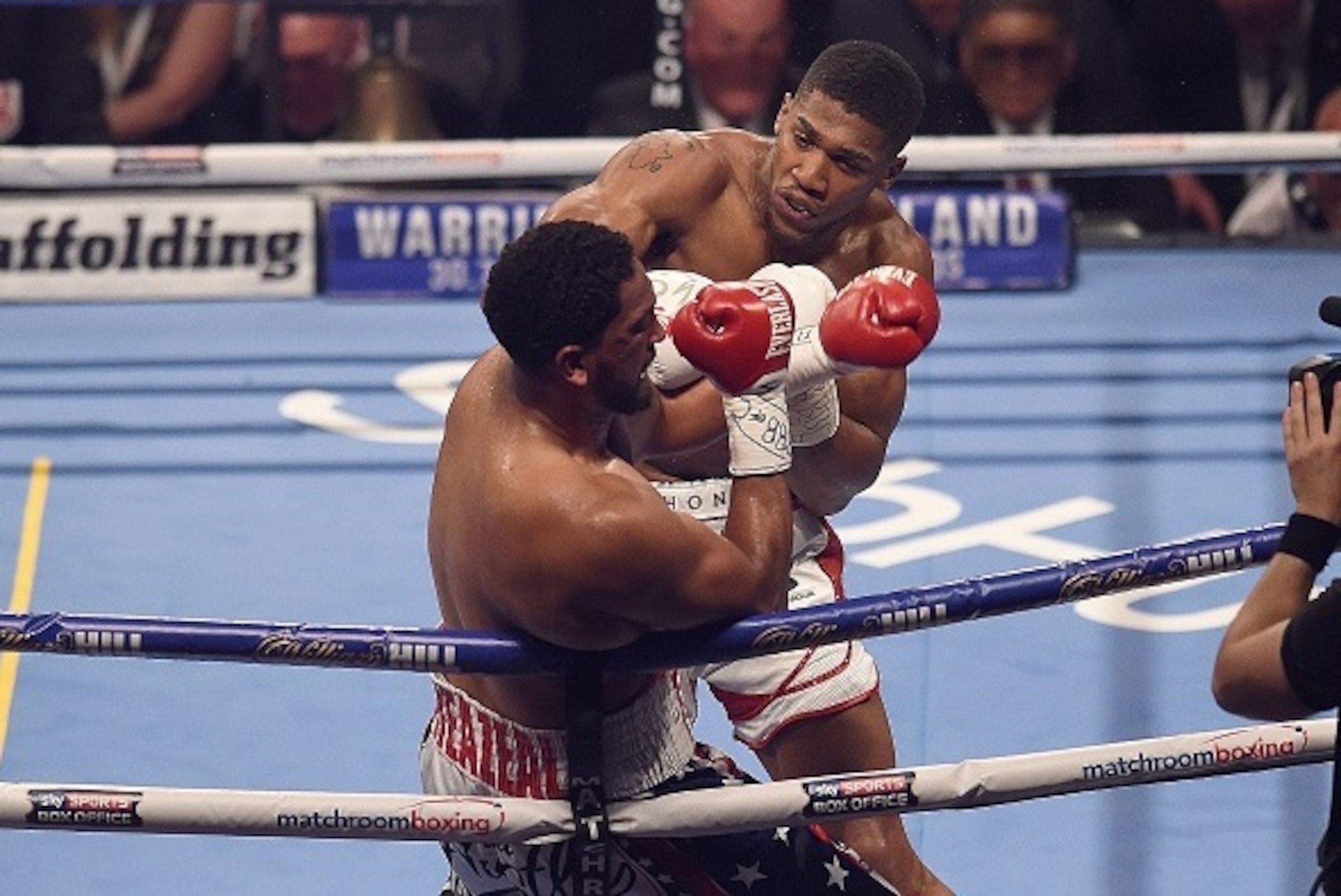 LONDON, ENGLAND - JUNE 25: Anthony Joshua forces Dominic Breazeale against the ropes. The IBF World Heavyweight Title fight at The O2 Arena on June 25, 2016 in London, England. (Photo by Leigh Dawney/Getty Images)