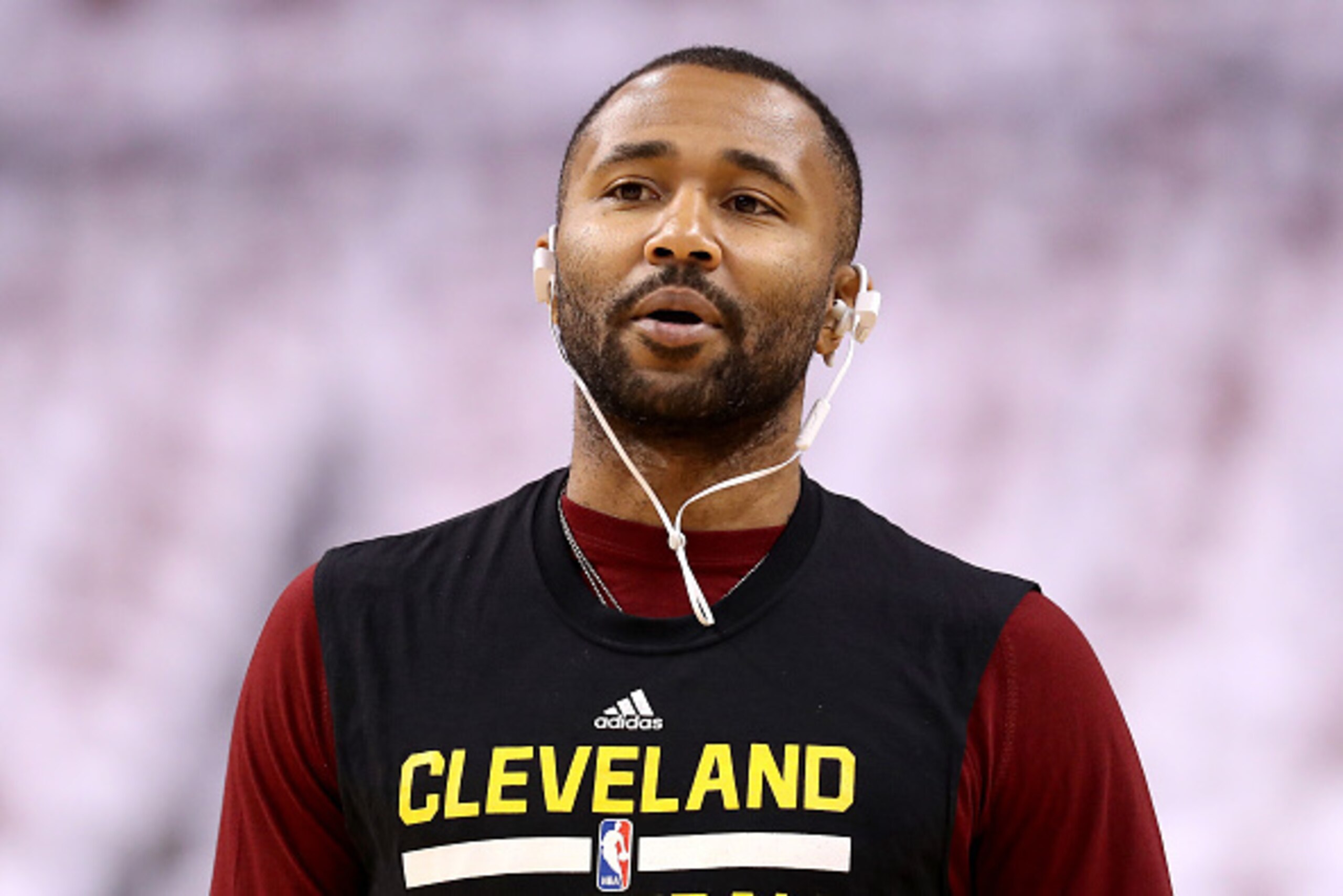 TORONTO, ON - MAY 23: Mo Williams #52 of the Cleveland Cavaliers warms up before game four of the Eastern Conference Finals against the Toronto Raptors during the 2016 NBA Playoffs at the Air Canada Centre on May 23, 2016 in Toronto, Ontario, Canada. NOTE