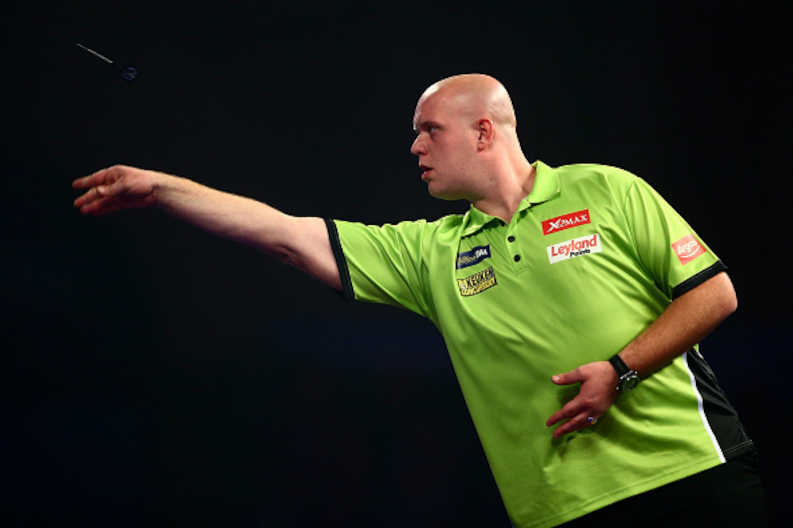 LONDON, ENGLAND - DECEMBER 29: Michael van Gerwen of Holland in action in his third round match against Raymond van Barneveld of Holland on Day Eleven of the 2016 William Hill PDC World Darts Championships at Alexandra Palace on December 29, 2015 in Lond LONDON, ENGLAND - DECEMBER 29: Michael van Gerwen of Holland in action in his third round match against Raymond van Barneveld of Holland on Day Eleven of the 2016 William Hill PDC World Darts Championships at Alexandra Palace on December 29, 2015 in Lond