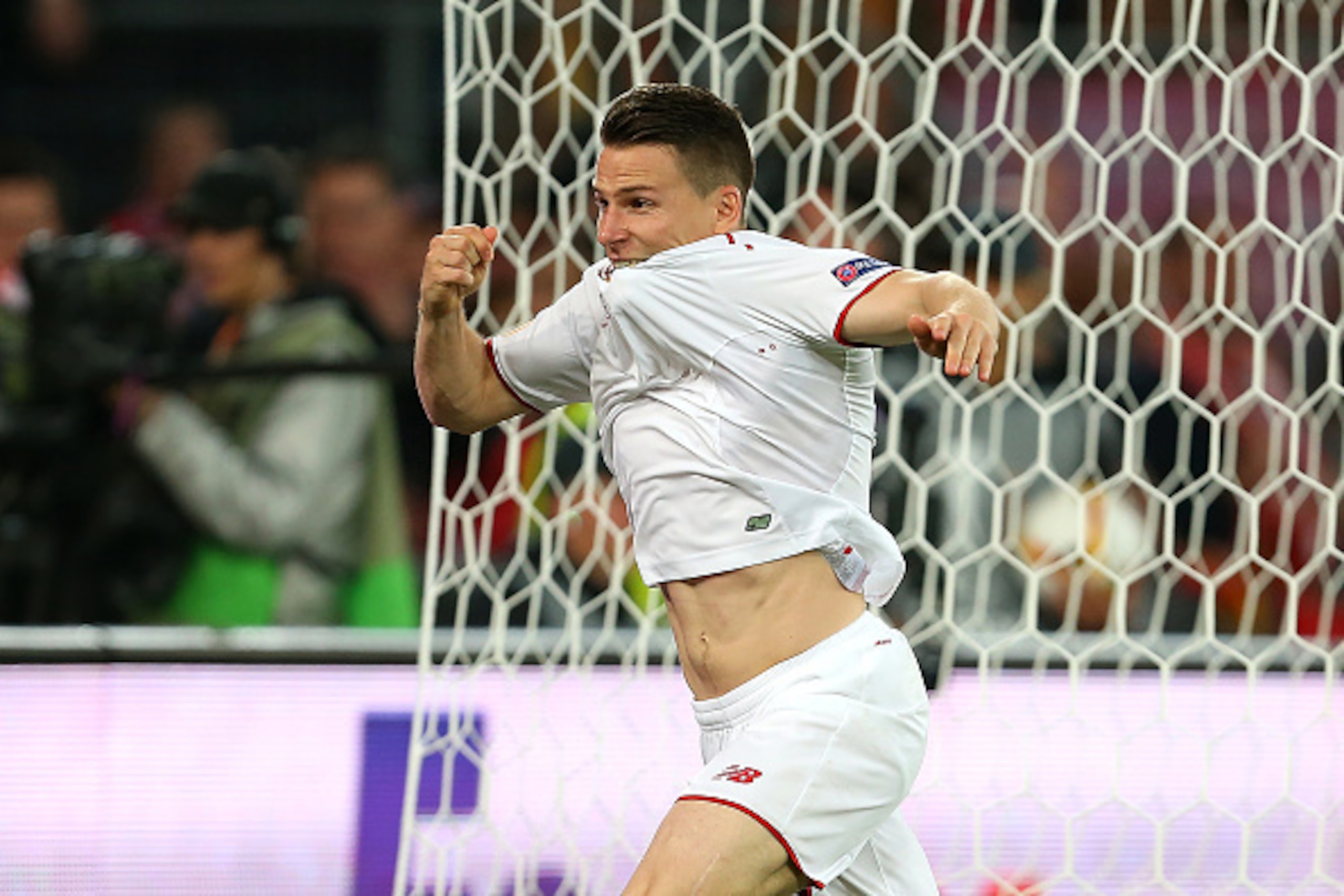 BASEL, SWITZERLAND - MAY 18:  Kevin Gameiro of Sevilla celebrates scoring a goal to make the score 1-1 during the UEFA Europa League Final between Liverpool and Sevilla at St. Jakob-Park on May 18, 2016 in Basel, Switzerland.  (Photo by Catherine Ivill - 