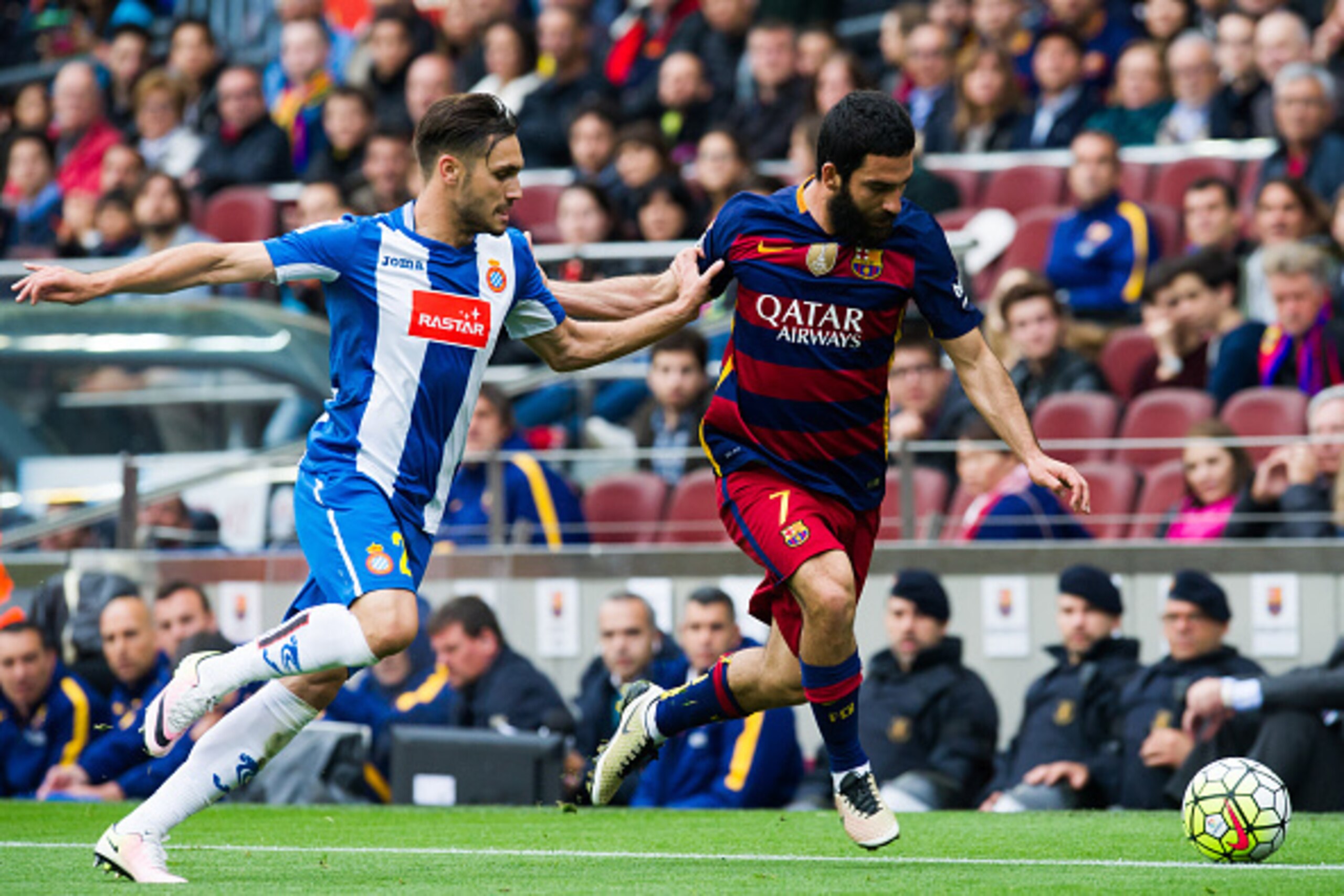 BARCELONA, SPAIN - MAY 08:  Arda Turan (R) of FC Barcelona controls the ball next to Rober Correa of RCD Espanyol during the La Liga match between FC Barcelona and RCD Espanyol at Camp Nou on May 8, 2016 in Barcelona, Spain.  (Photo by Alex Caparros/Getty