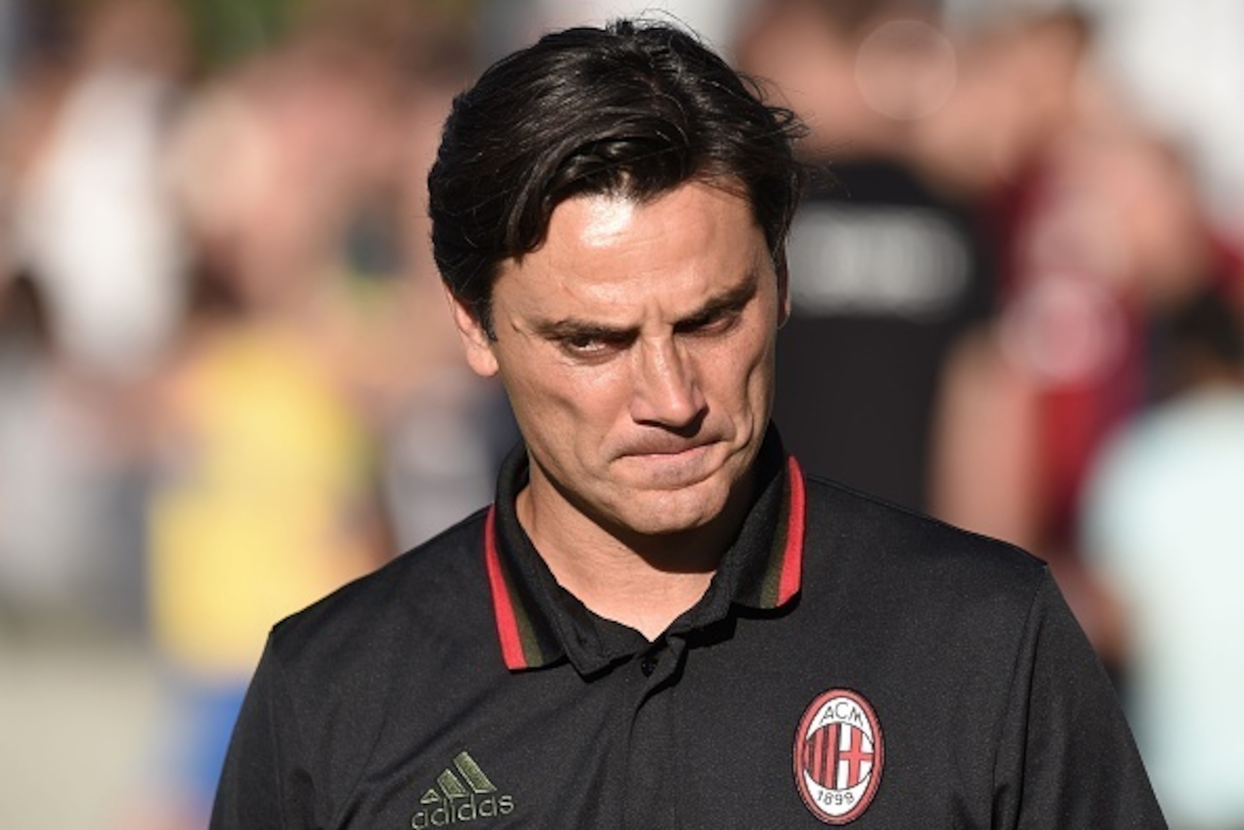 AC Milan's Italian head coach Vincenzo Montella reacts prior to the friendly football between Bordeaux and AC Milan on July 16, 2016 at the Armandie stadium in Agen, southwestern France.  / AFP / NICOLAS TUCAT        (Photo credit should read NICOLAS TUCA