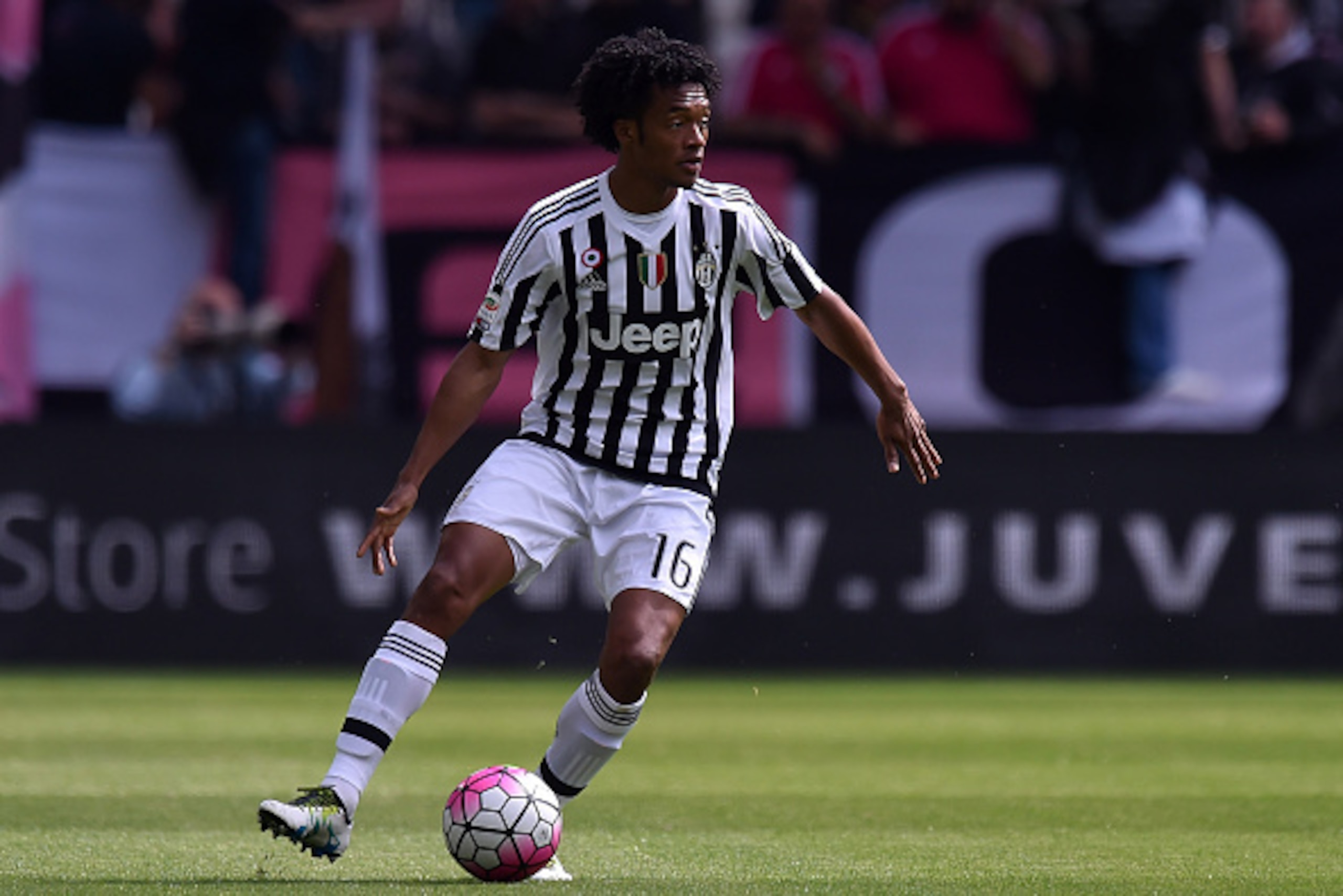 TURIN, ITALY - APRIL 17:  Juan Cuadrado of Juventus in action during the Serie A match between Juventus FC and US Citta di Palermo at Juventus Arena on April 17, 2016 in Turin, Italy.  (Photo by Tullio M. Puglia/Getty Images)