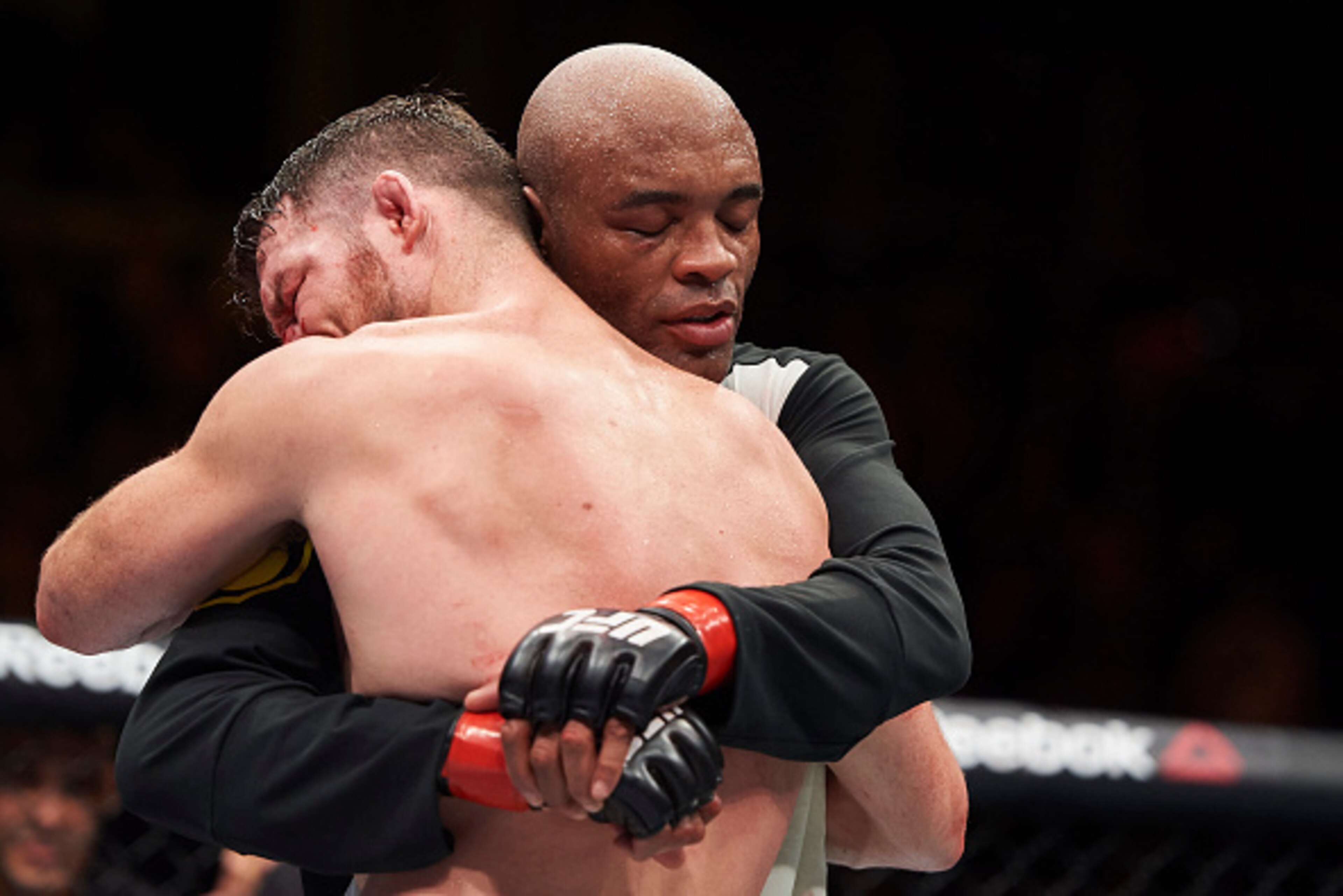 British fighter Michael Bisping embraces Anderson Silva of Brazil (R) after their middleweight bout at the Ultimate Fighting Championship (UFC) Fight Night event in London on February 27, 2016.
Bisping beat Silva on a judge's decision over five rounds. / British fighter Michael Bisping embraces Anderson Silva of Brazil (R) after their middleweight bout at the Ultimate Fighting Championship (UFC) Fight Night event in London on February 27, 2016.
Bisping beat Silva on a judge's decision over five rounds. /