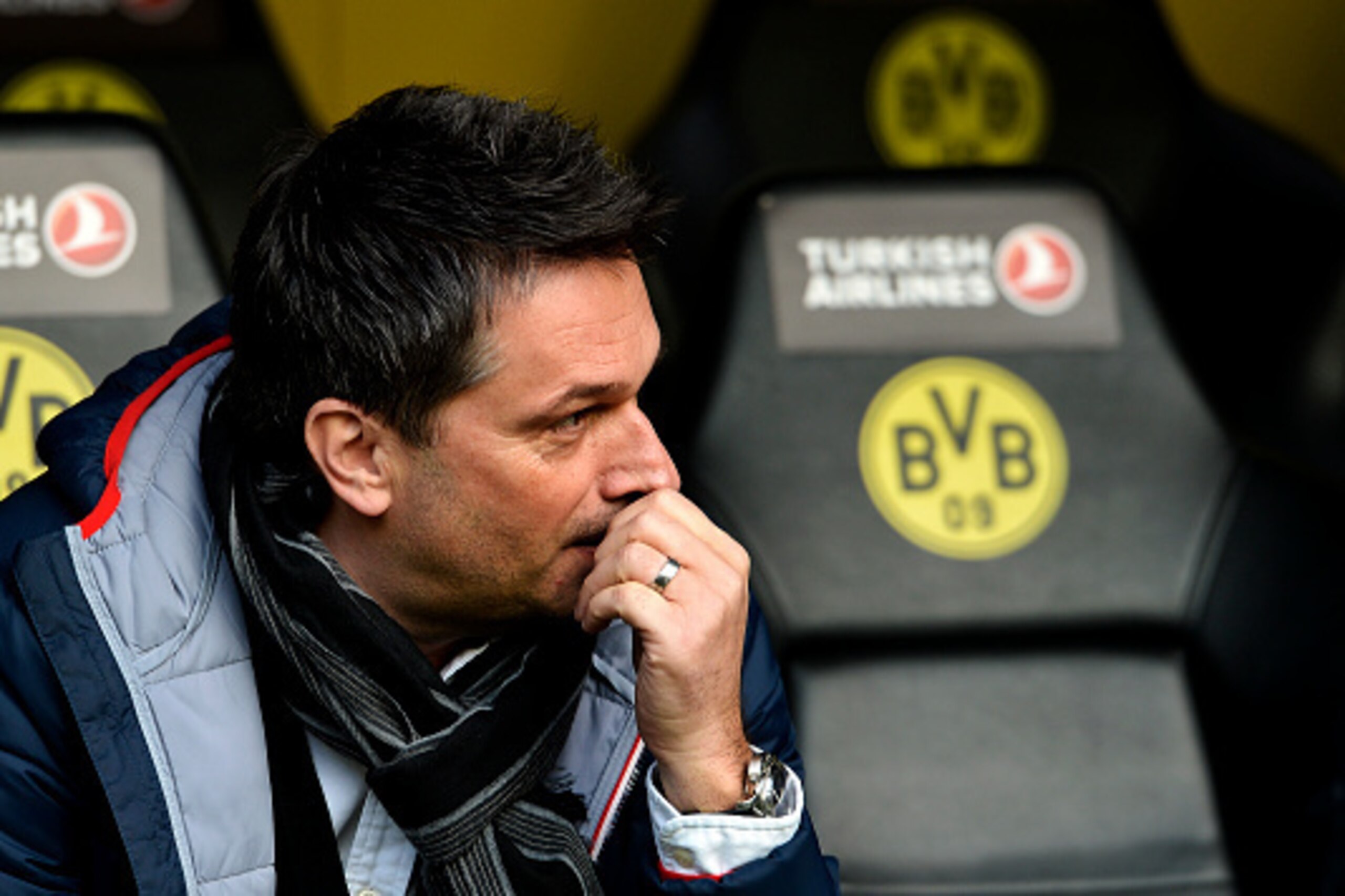 Mainz's Manager Christian Heidel sits on the bench during the German first division Bundesliga football match Borussia Dortmund v 1 FSV Mainz 05 in Dortmund, on March 13, 2016. / AFP / SASCHA SCHUERMANN / RESTRICTIONS: DURING MATCH TIME: DFL RULES TO LIMI