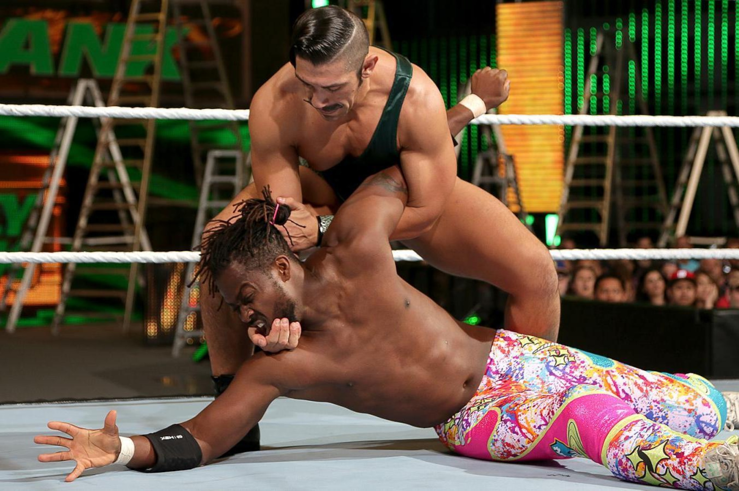Simon Gotch grounds Kofi Kingston.