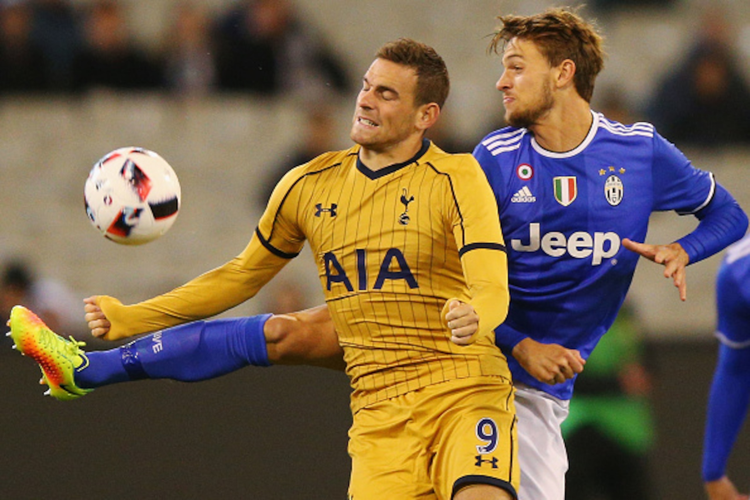 MELBOURNE, AUSTRALIA - JULY 26:  Vincent Janssen of Tottenham (L) competes for the ball during the 2016 International Champions Cup match between Juventus FC and Tottenham Hotspur at Melbourne Cricket Ground on July 26, 2016 in Melbourne, Australia.  (Pho