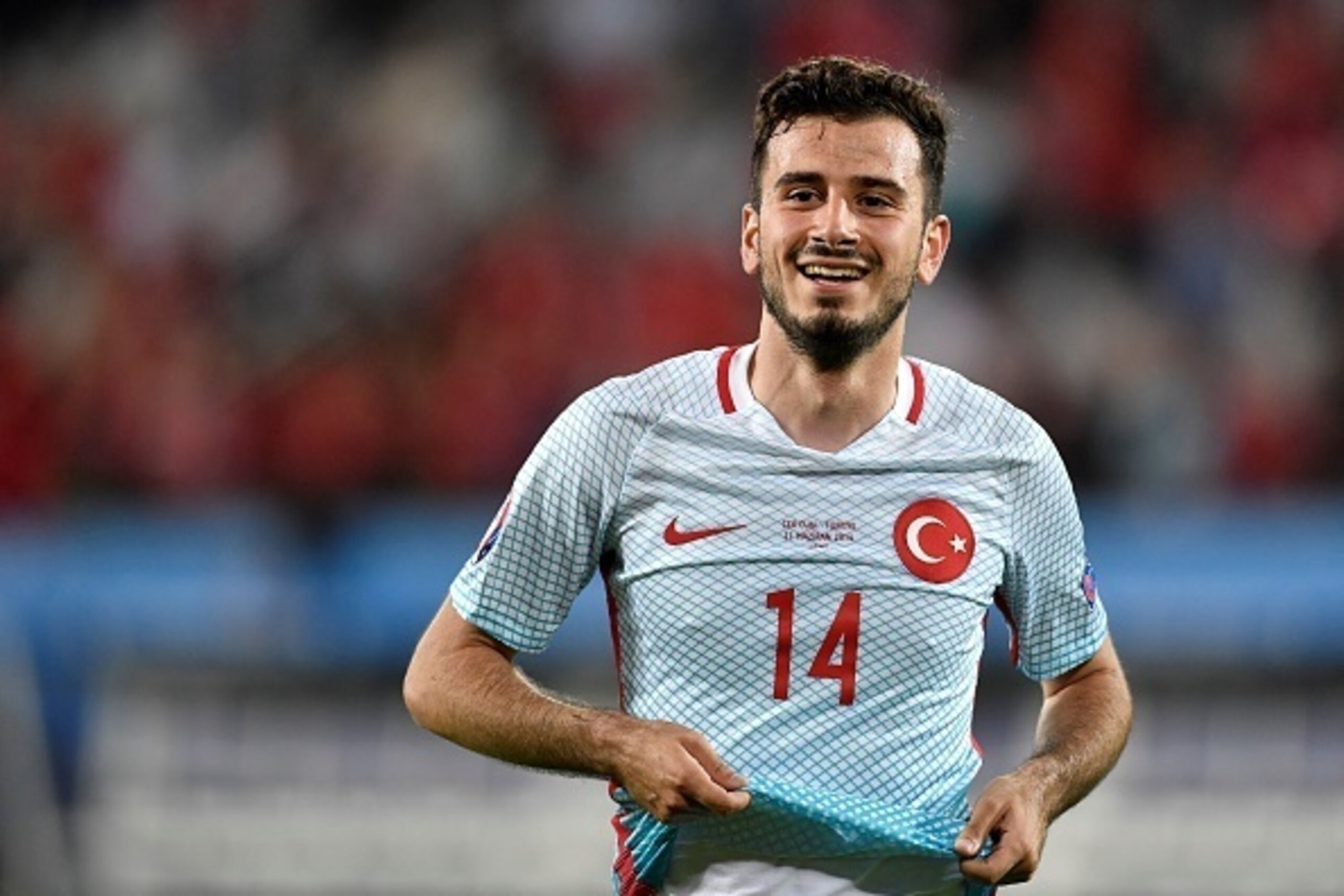 Turkey's midfielder Oguzhan Ozyakup reacts at the end of the Euro 2016 group D football match between Czech Republic and Turkey at Bollaert-Delelis stadium in Lens on June 21, 2016. / AFP / PHILIPPE LOPEZ        (Photo credit should read PHILIPPE LOPEZ/AF