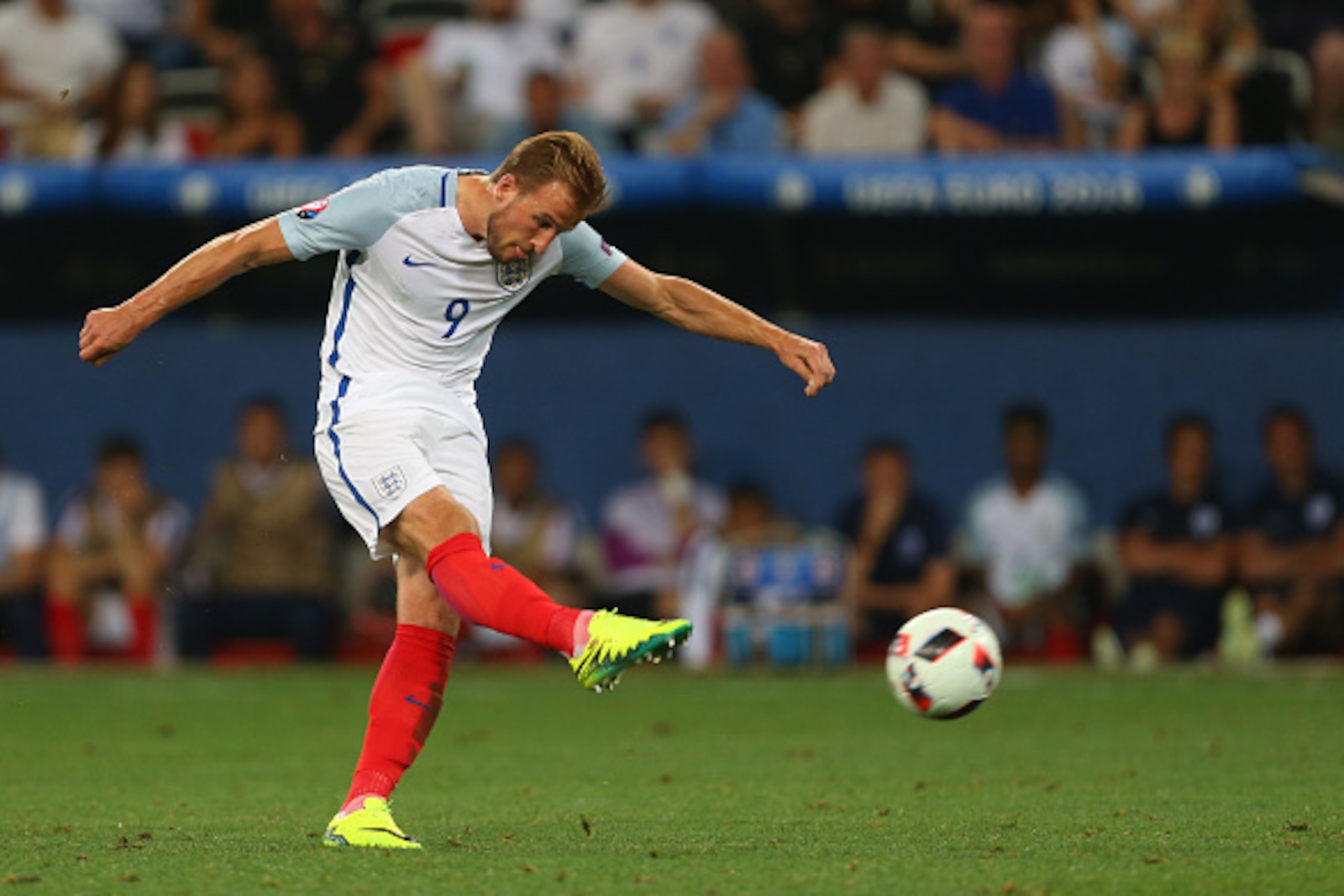 NICE, FRANCE - JUNE 27: Harry Kane of England takes a free kick during the UEFA EURO 2016 Round of 16 match between England and Iceland at Allianz Riviera Stadium on June 27, 2016 in Nice, France. (Photo by Catherine Ivill - AMA/Getty Images) NICE, FRANCE - JUNE 27: Harry Kane of England takes a free kick during the UEFA EURO 2016 Round of 16 match between England and Iceland at Allianz Riviera Stadium on June 27, 2016 in Nice, France. (Photo by Catherine Ivill - AMA/Getty Images)