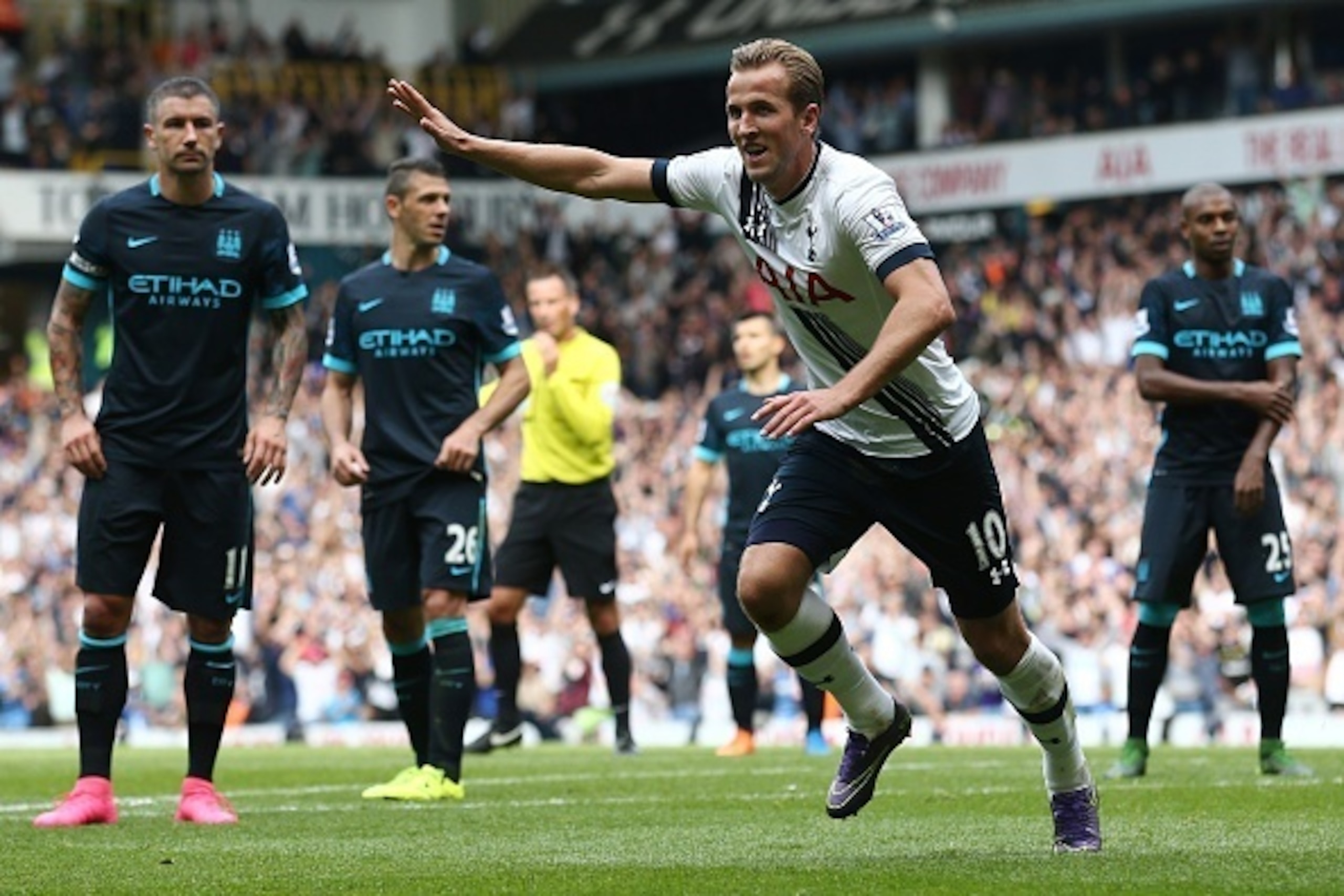 Tottenham Hotspur's English striker Harry Kane celebrates after scoring their third goal during the English Premier League football match between Tottenham Hotspur and Manchester City at White Hart Lane in north London on September 26, 2015. AFP PHOTO / J Tottenham Hotspur's English striker Harry Kane celebrates after scoring their third goal during the English Premier League football match between Tottenham Hotspur and Manchester City at White Hart Lane in north London on September 26, 2015. AFP PHOTO / J