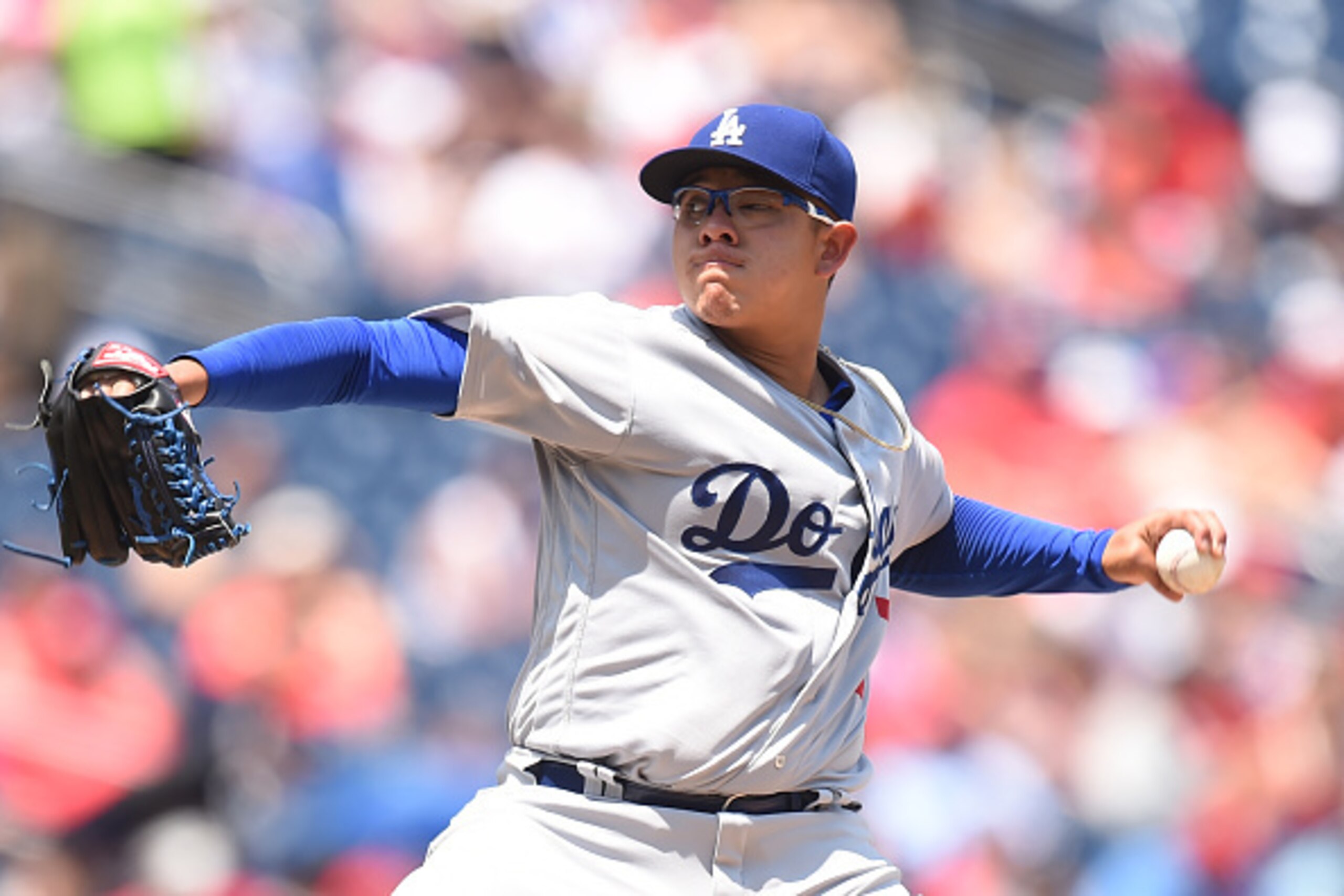 WASHINGTON, DC - JULY 21:  Julio Urias #7 of the Los Angeles Dodgers pitches in the forth inning during a baseball game against the Washington Nationals at Nationals Park on July 21, 2016 in Washington, DC.  (Photo by Mitchell Layton/Getty Images)