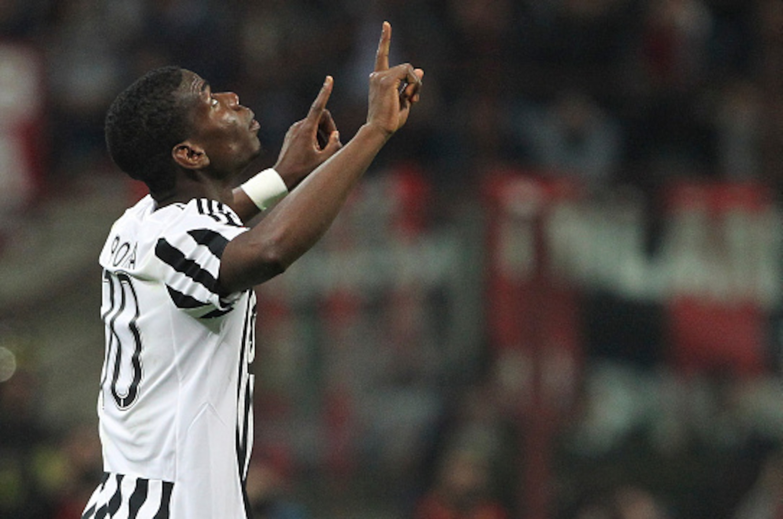 MILAN, ITALY - APRIL 09:  Paul Pogba of Juventus FC celebrates his goal during the Serie A match between AC Milan and Juventus FC at Stadio Giuseppe Meazza on April 9, 2016 in Milan, Italy.  (Photo by Marco Luzzani/Getty Images)
