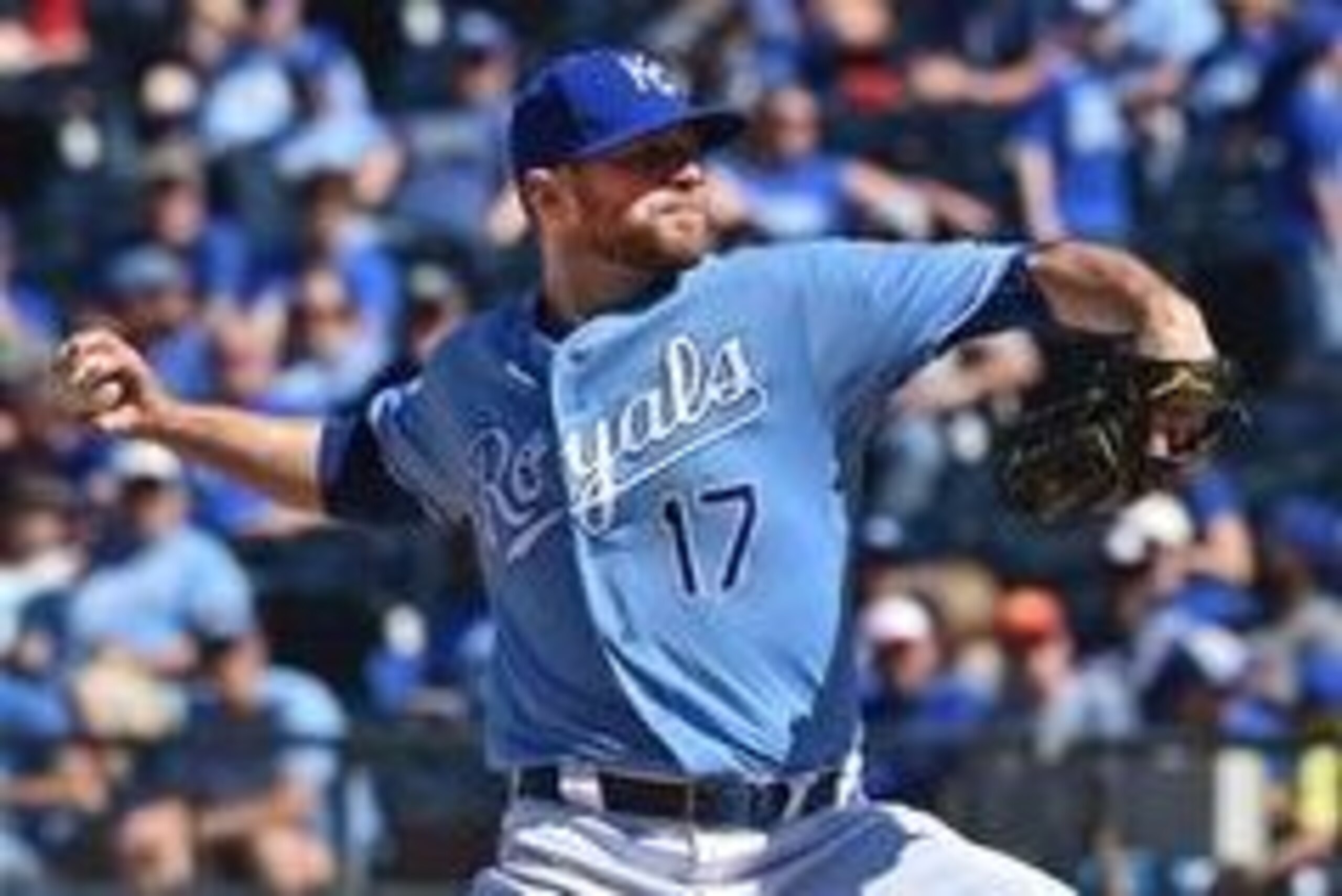 May 4, 2016; Kansas City, MO, USA; Kansas City Royals pitcher Wade Davis (17) delivers a pitch against the Washington Nationals during the ninth inning at Kauffman Stadium. The Nationals defeated the Royals 13-2. Mandatory Credit: Peter G. Aiken-USA TODAY
