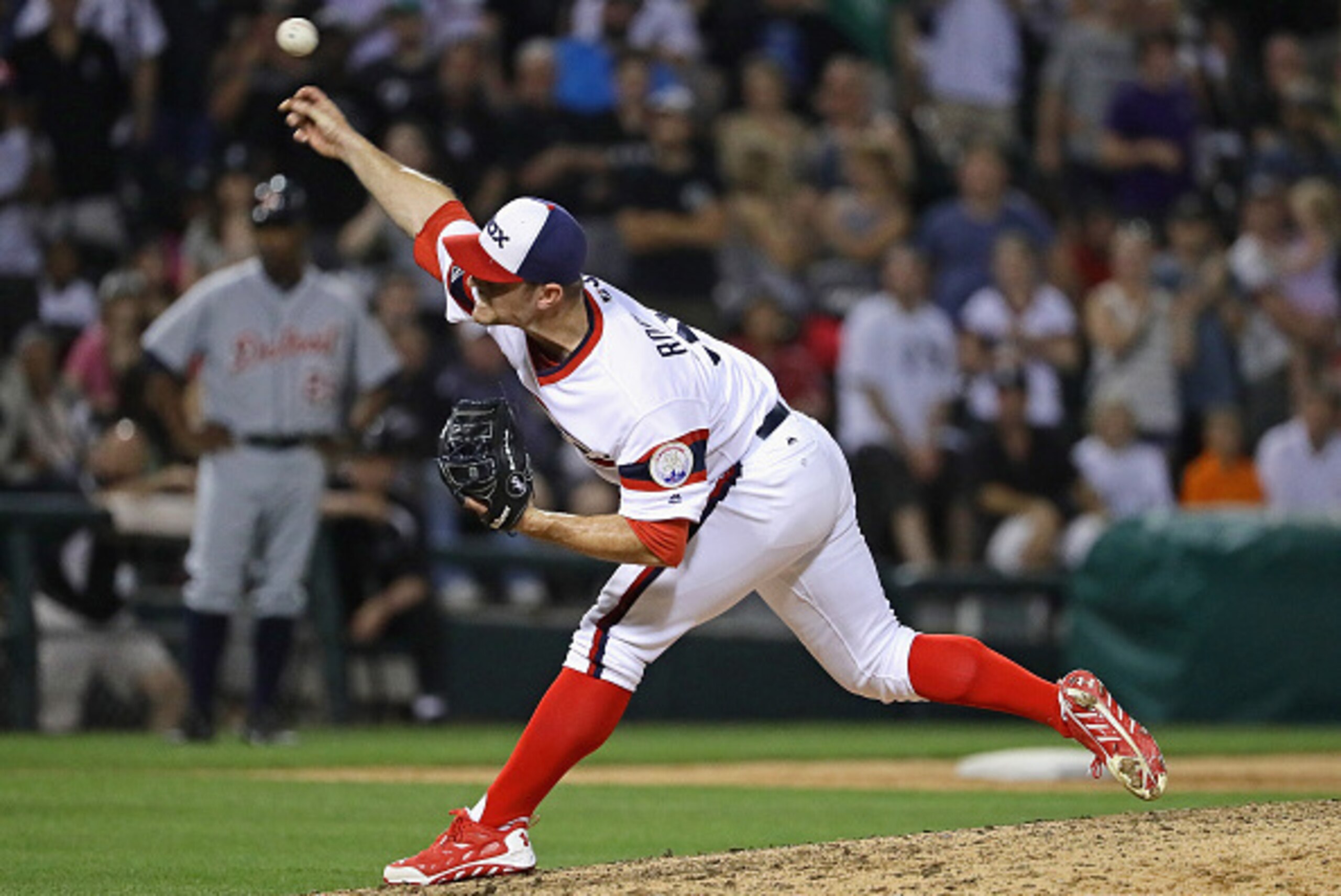 CHICAGO, IL - JUNE 15:  David Robertson #30 of the Chicago White Sox pitches in the 9th inning for a save against the Detroit Tigers at U.S. Cellular Field on June 15, 2016 in Chicago, Illinois. The White Sox defeated the Tigers 5-3.  (Photo by Jonathan D