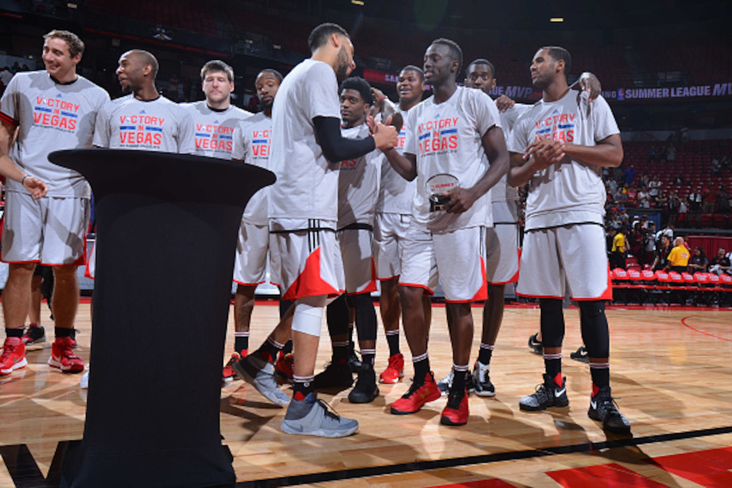 LAS VEGAS, NV - JULY 18: Denzel Valentine #45 of the Chicago Bulls and Jerian Grant #2 of the Chicago Bulls shake hands after winning the 2016 Samsung Summer League Championship Trophy after the game against the Minnesota Timberwolves during the 2016 NBA LAS VEGAS, NV - JULY 18: Denzel Valentine #45 of the Chicago Bulls and Jerian Grant #2 of the Chicago Bulls shake hands after winning the 2016 Samsung Summer League Championship Trophy after the game against the Minnesota Timberwolves during the 2016 NBA