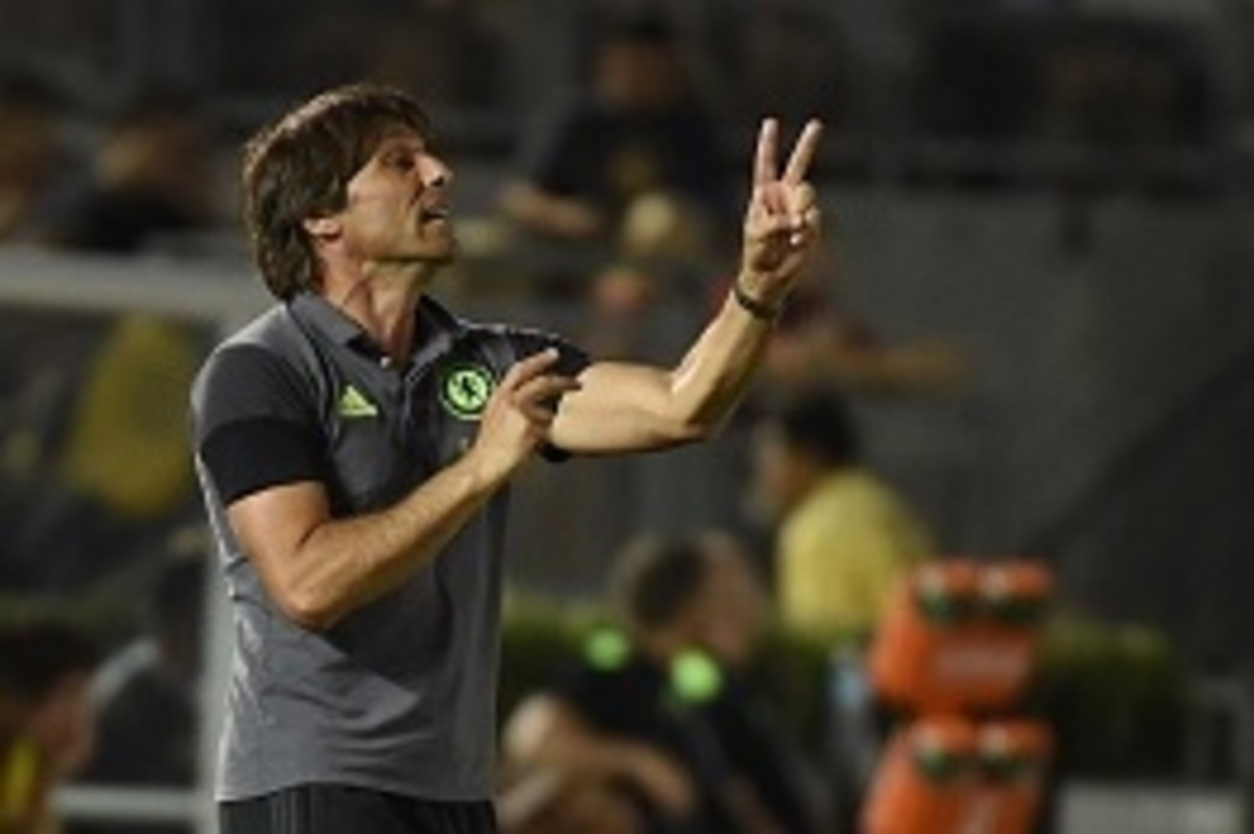 Chelsea coach Antonio Conte (C) gestures during their International Champions Cup (ICC) football match against Liverpool at the Rose Bowl Stadium in Pasadena, California on July 27, 2016. 
Chelsea won 1-0. / AFP / Mark Ralston        (Photo credit should 