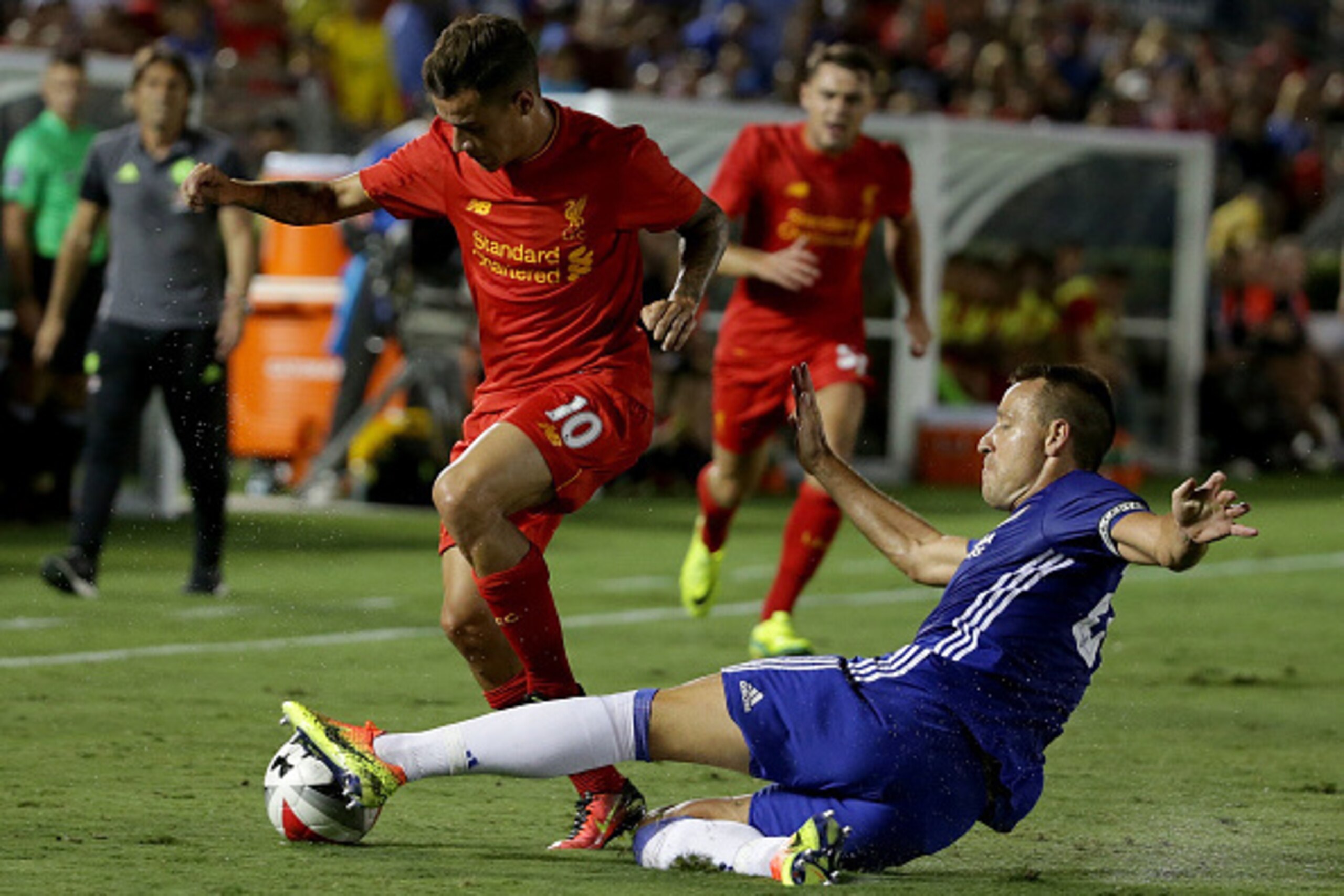 PASADENA, CA - JULY 27:  Philippe Coutinho #10 of Liverpool is tackled by John Terry #26 of Chelsea in the first half during the 2016 International Champions Cup at the Rose Bowl on July 27, 2016 in Pasadena, California.  (Photo by Jeff Gross/Getty Images