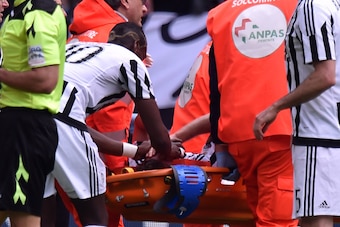 TURIN, ITALY - APRIL 17:  Claudio Marchisio of Juventus is conforted by Paul Pogba after an injury during the Serie A match between Juventus FC and US Citta di Palermo at Juventus Arena on April 17, 2016 in Turin, Italy.  (Photo by Tullio M. Puglia/Getty 
