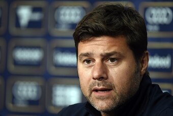English Premier League team Tottenham Hotspur manager Mauricio Pochettino speaks at a press conference prior to a training session at AAMI Park in Melbourne on July 28, 2016. / AFP / SAEED KHAN / --IMAGE RESTRICTED TO EDITORIAL USE - STRICTLY NO COMMERCIA