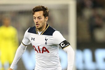 MELBOURNE, AUSTRALIA - JULY 29:  Ryan Mason of Tottenham runs with the ball during 2016 International Champions Cup Australia match between Tottenham Hotspur and Atletico de Madrid at Melbourne Cricket Ground on July 29, 2016 in Melbourne, Australia.  (Ph