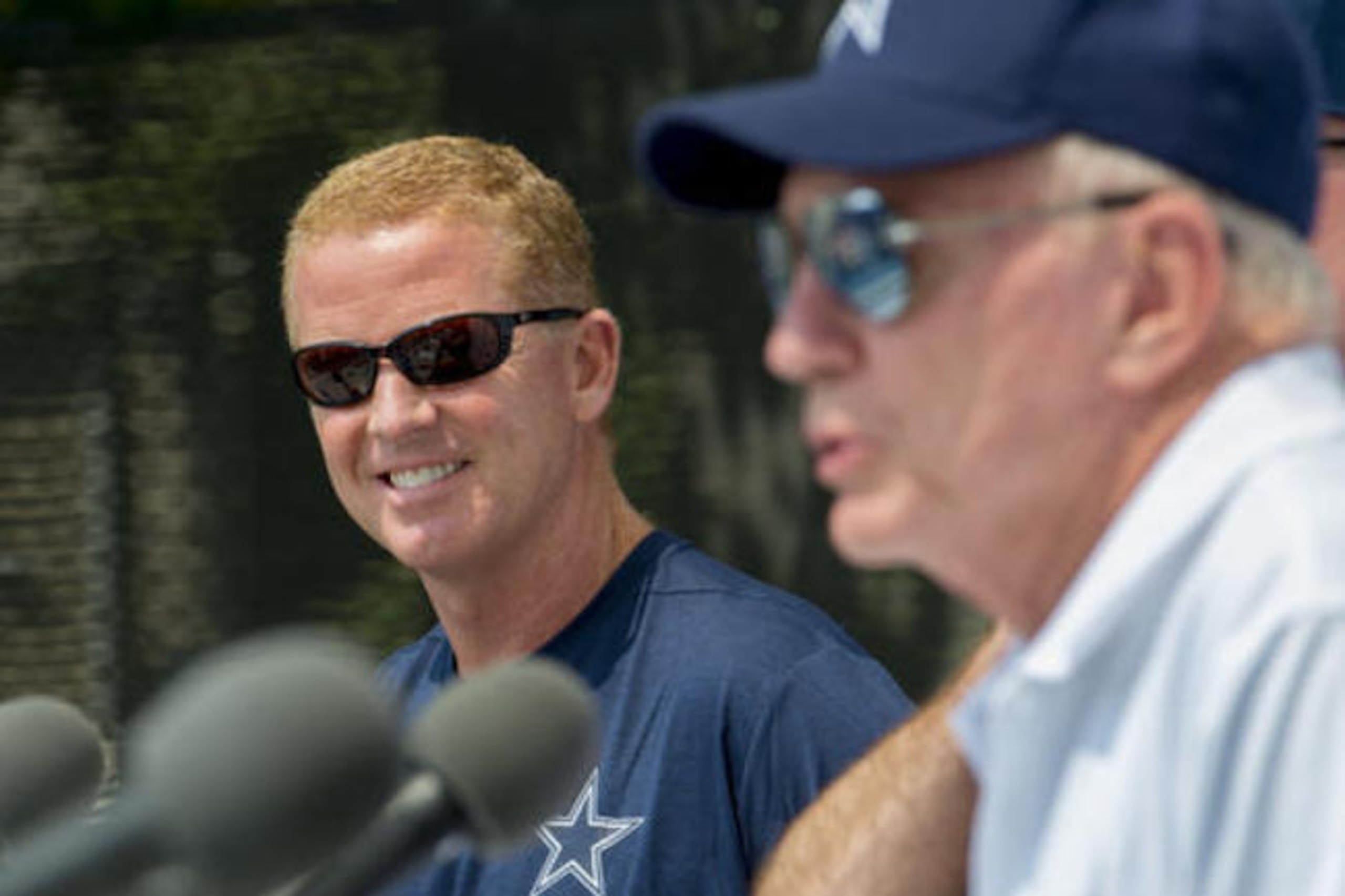 Jason Garrett (left) and Jerry Jones