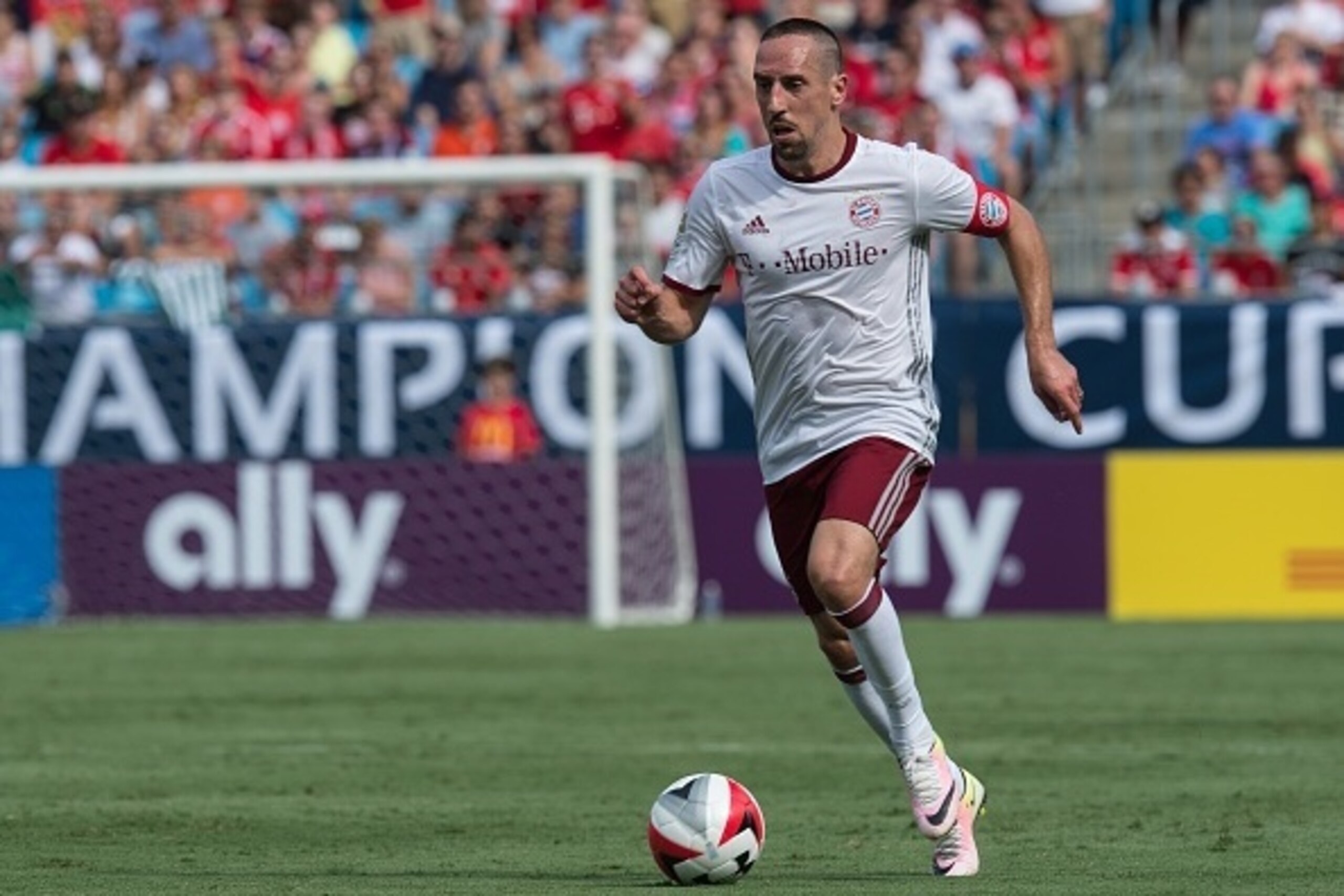 Bayern Munich's Franck Ribery runs with the ball during an International Champions Cup match against Inter Milan in Chatrlotte, North Carolina, on July 30, 2016. / AFP / NICHOLAS KAMM        (Photo credit should read NICHOLAS KAMM/AFP/Getty Images)