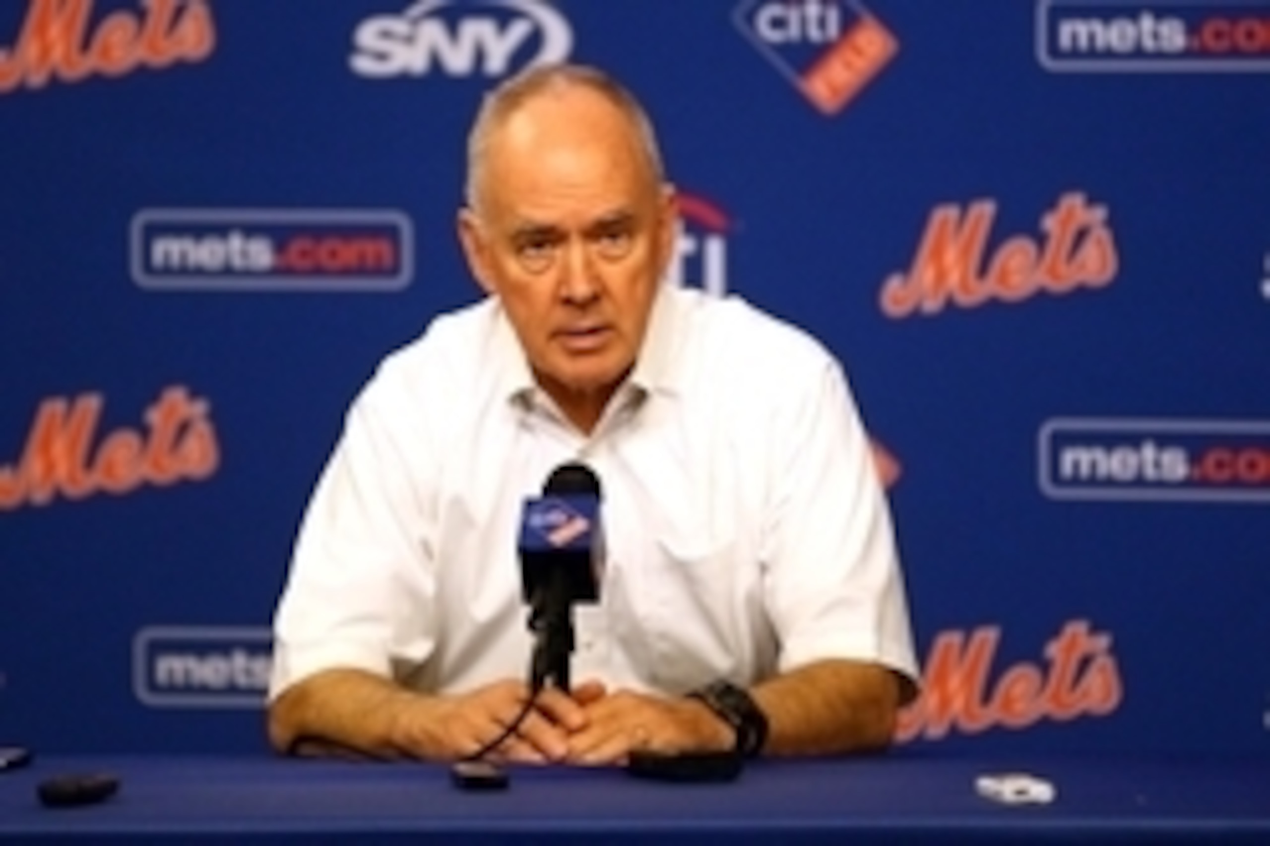 Aug 1, 2016; New York City, NY, USA; New York Mets general manager Sandy Alderson speaks to reporters after the trade deadline before a game against the New York Yankees at Citi Field. Mandatory Credit: Brad Penner-USA TODAY Sports Aug 1, 2016; New York City, NY, USA; New York Mets general manager Sandy Alderson speaks to reporters after the trade deadline before a game against the New York Yankees at Citi Field. Mandatory Credit: Brad Penner-USA TODAY Sports