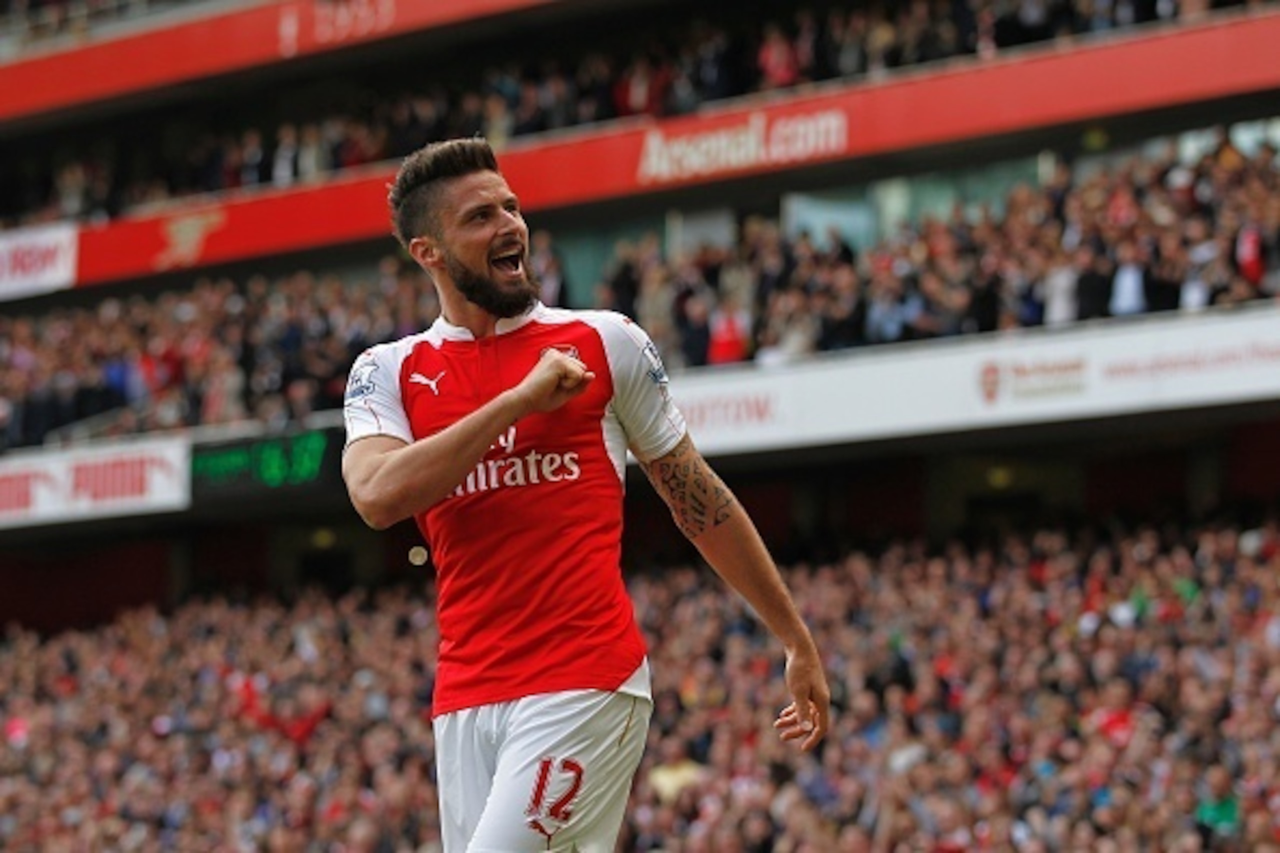 Arsenal's French striker Olivier Giroud celebrates scoring his team's third goal during the English Premier League football match between Arsenal and Aston Villa at the Emirates Stadium in London on May 15, 2016.  / AFP / Ian Kington / RESTRICTED TO EDITO