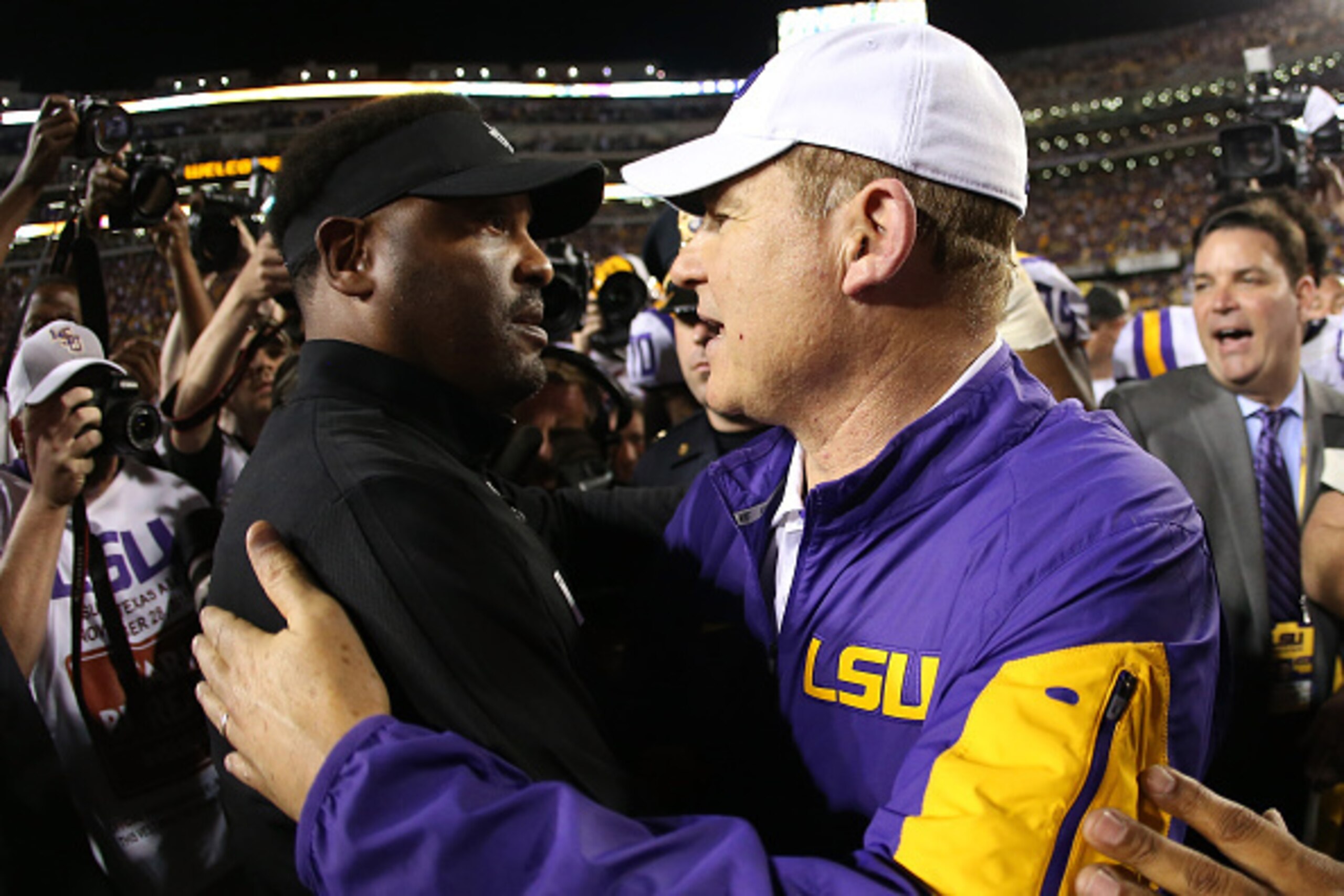 BATON ROUGE, LA - NOVEMBER 28:  Head coach Les Miles of the LSU Tigers talks with head coach Kevin Sumlin of the  Texas A&M Aggies 19-7 at Tiger Stadium on November 28, 2015 in Baton Rouge, Louisiana.  (Photo by Chris Graythen/Getty Images)