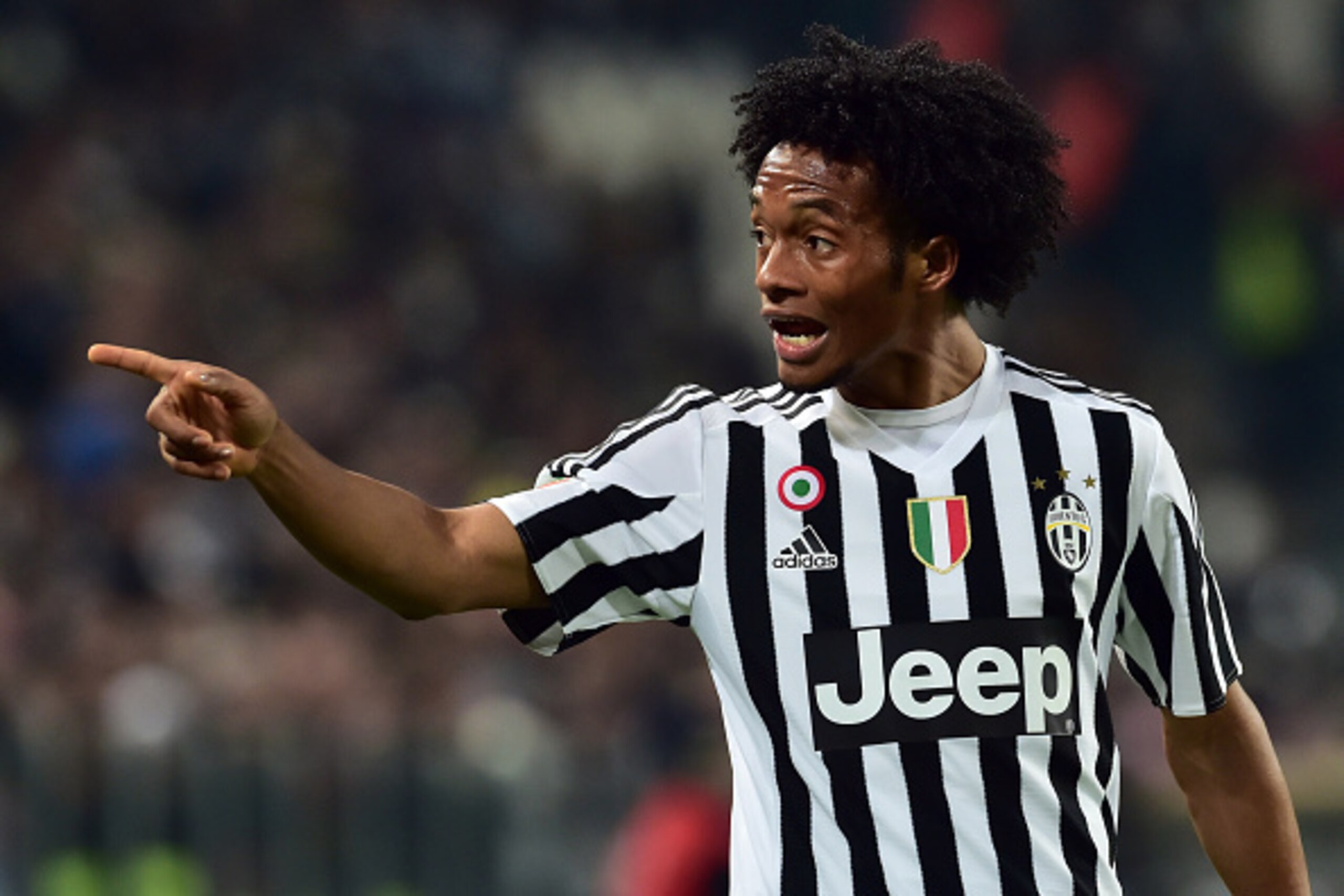Juventus' Colombian forward Juan Cuadrado gestures during the Italian Serie A football match betwen Juventus and Sassuolo on March 11, 2016 at he Juventus Stadium in Turin.  / AFP / GIUSEPPE CACACE        (Photo credit should read GIUSEPPE CACACE/AFP/Gett