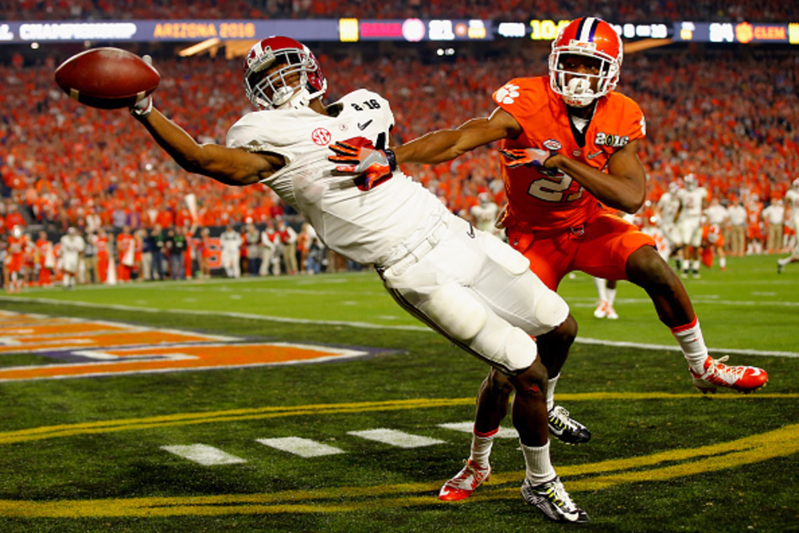 GLENDALE, AZ - JANUARY 11: Calvin Ridley #3 of the Alabama Crimson Tide misses a catch in the end zone in the fourth quarter against Adrian Baker #21 of the Clemson Tigers during the 2016 College Football Playoff National Championship Game at University GLENDALE, AZ - JANUARY 11: Calvin Ridley #3 of the Alabama Crimson Tide misses a catch in the end zone in the fourth quarter against Adrian Baker #21 of the Clemson Tigers during the 2016 College Football Playoff National Championship Game at University