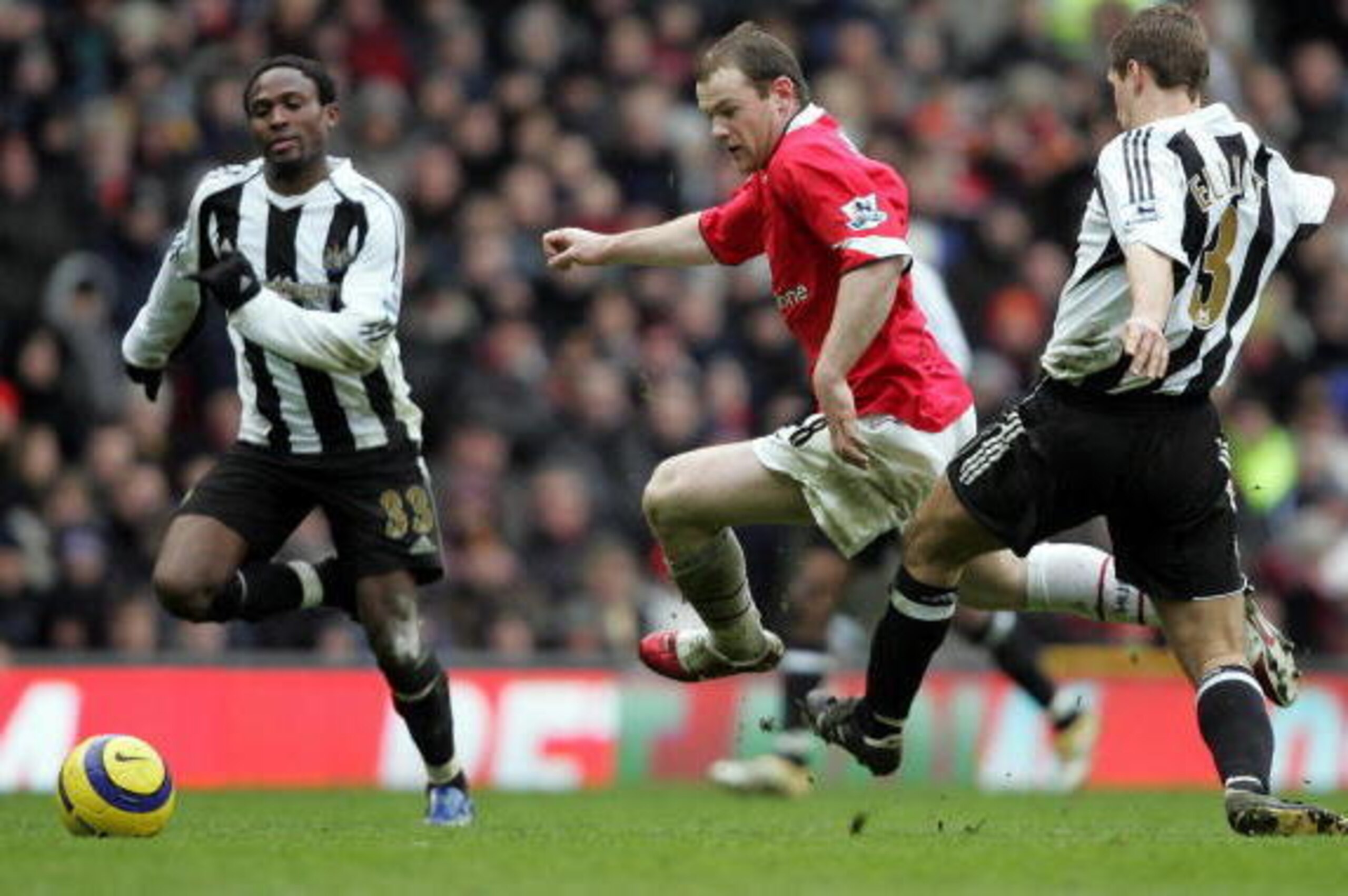 Manchester, UNITED KINGDOM: Manchester United's Wayne Rooney (C) skips past Newcastle's Celestine Babayaro (L) and Robert Elliott during their English Premiership soccer match at Old Trafford, Manchester, 12 March 2006. Manchester United beat Newcastle Manchester, UNITED KINGDOM: Manchester United's Wayne Rooney (C) skips past Newcastle's Celestine Babayaro (L) and Robert Elliott during their English Premiership soccer match at Old Trafford, Manchester, 12 March 2006. Manchester United beat Newcastle