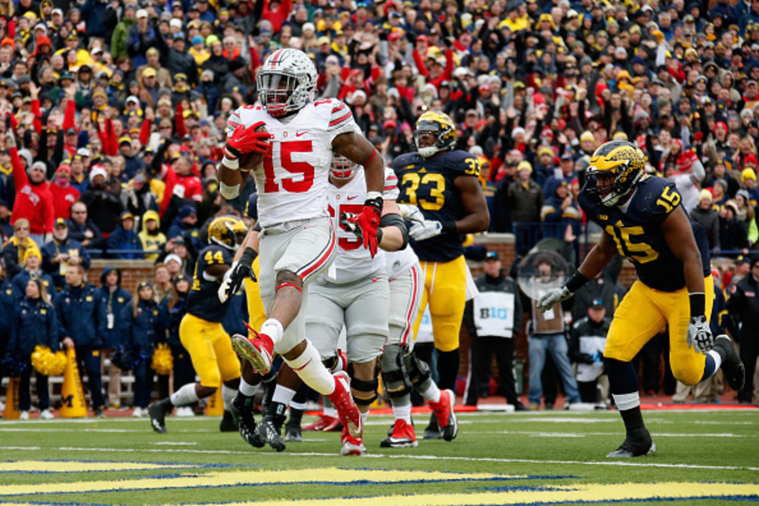 ANN ARBOR, MI - NOVEMBER 28:  Running back Ezekiel Elliott #15 of the Ohio State Buckeyes celebrates after rushing for a second quarter touchdown against the Michigan Wolverines at Michigan Stadium on November 28, 2015 in Ann Arbor, Michigan.  (Photo by G