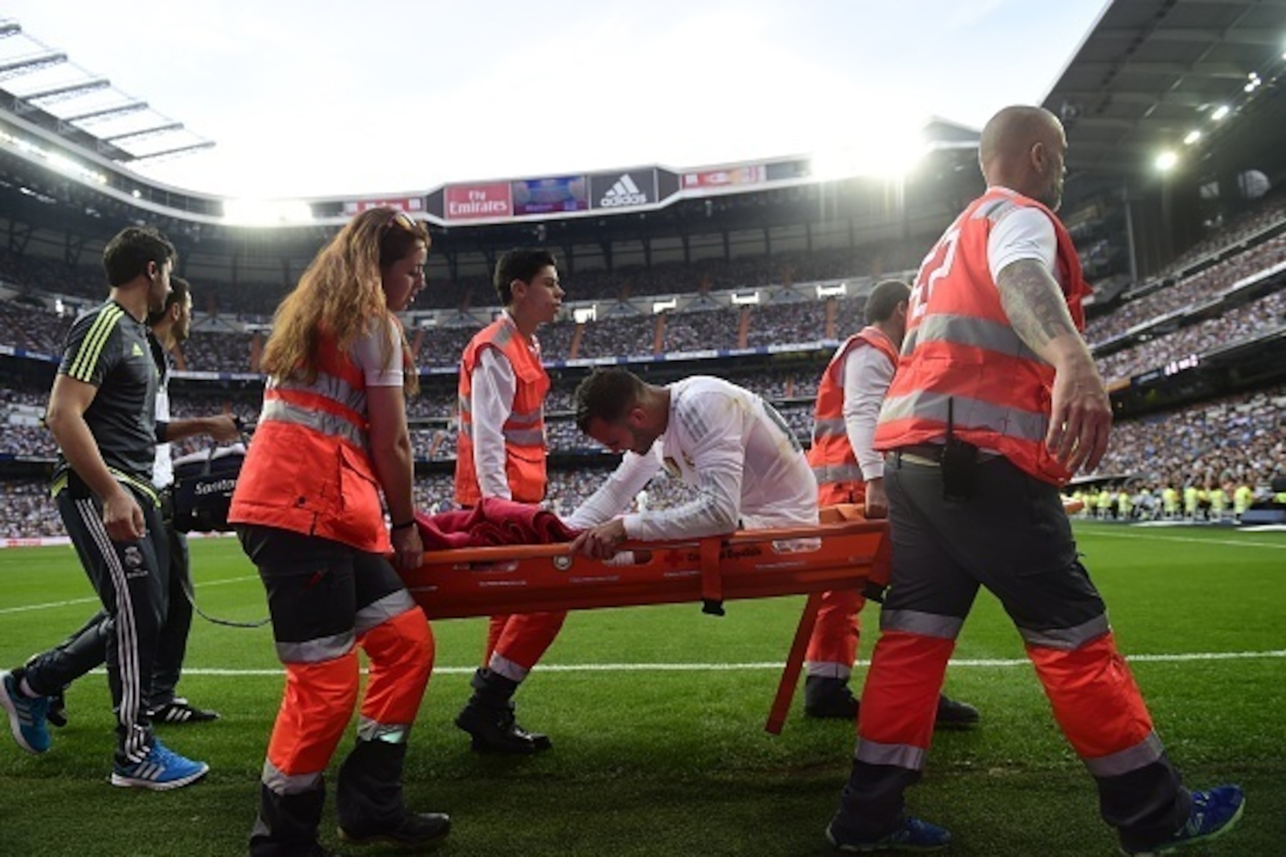 Real Madrid's forward Jese Rodriguez leaves the field injured on a stretcher during the Spanish Liga football match Real Madrid CF vs Malaga CF at the Santiago Bernabeu stadium in Madrid on September 26, 2015. AFP PHOTO / PIERRE-PHILIPPE MARCOU Real Madrid's forward Jese Rodriguez leaves the field injured on a stretcher during the Spanish Liga football match Real Madrid CF vs Malaga CF at the Santiago Bernabeu stadium in Madrid on September 26, 2015. AFP PHOTO / PIERRE-PHILIPPE MARCOU