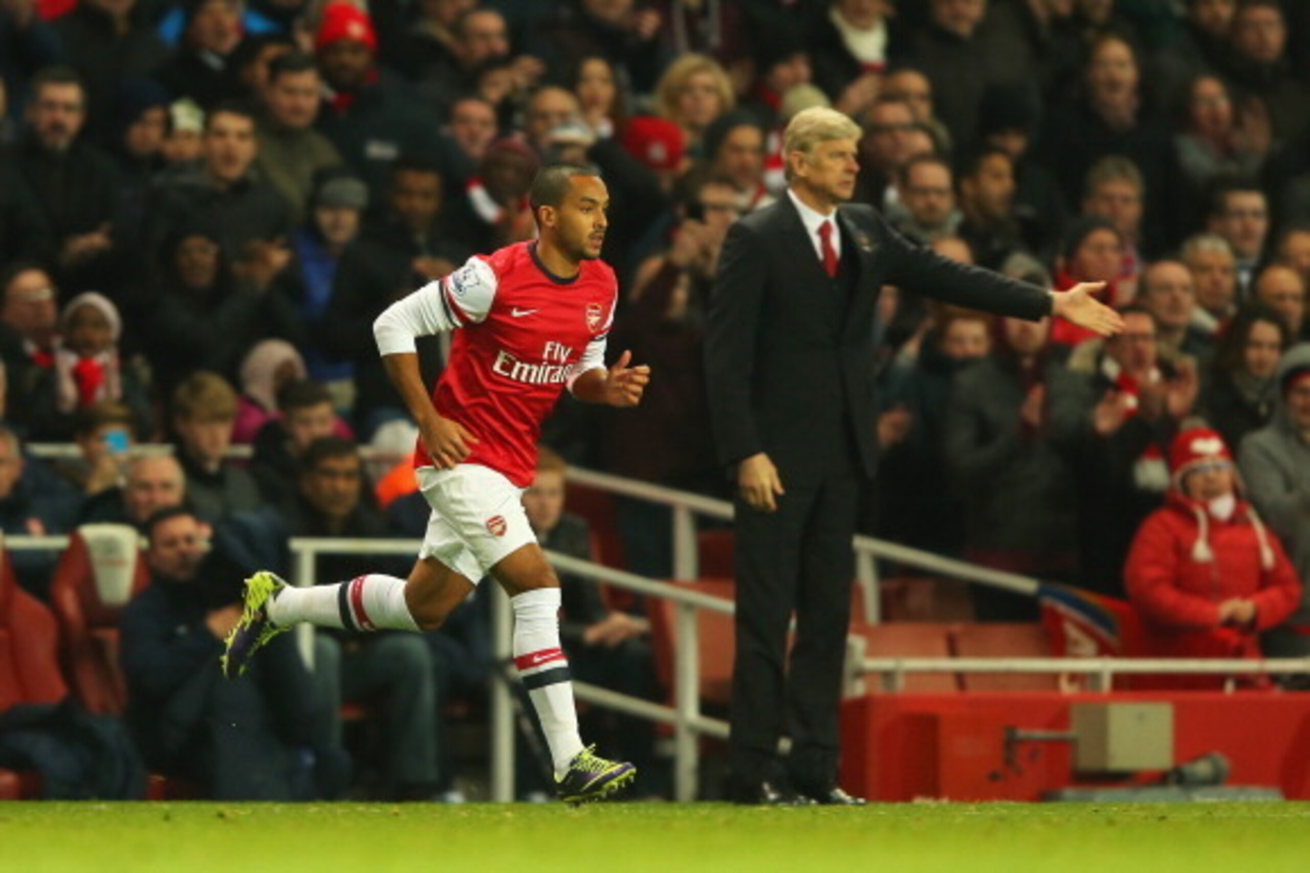 LONDON, ENGLAND - NOVEMBER 23: Theo Walcott of Arsenal comes on a substitute watched by manager Arsene Wenger during the Barclays Premier League match between Arsenal and Southampton at Emirates Stadium on November 23, 2013 in London, England.  (Photo by 